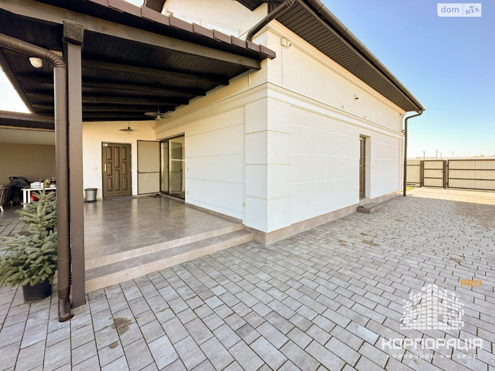 двухэтажный дом с ремонтом, 170 кв. м, кирпич. Продажа в Минае фото 1