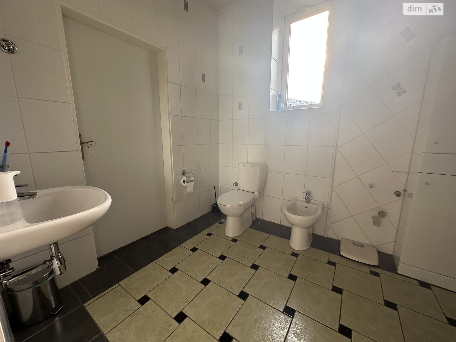двоповерховий будинок з гаражем, 372.3 кв. м, цегла. Продаж у Ужгороді фото 1 двоповерховий будинок з гаражем, 372.3 кв. м, цегла. Продаж у Ужгороді фото 1