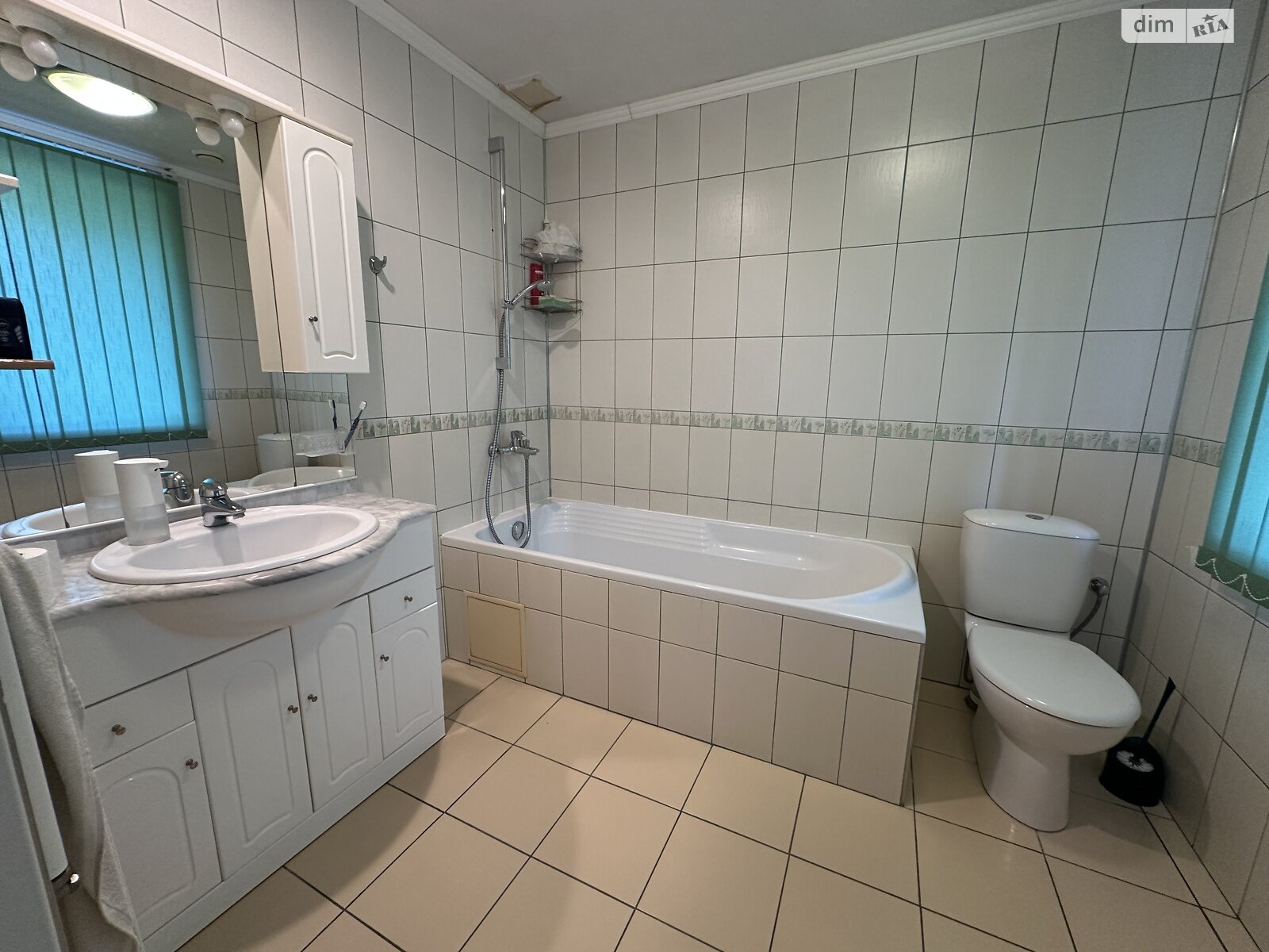 двоповерховий будинок з гаражем, 372.3 кв. м, цегла. Продаж у Ужгороді фото 1 двоповерховий будинок з гаражем, 372.3 кв. м, цегла. Продаж у Ужгороді фото 1