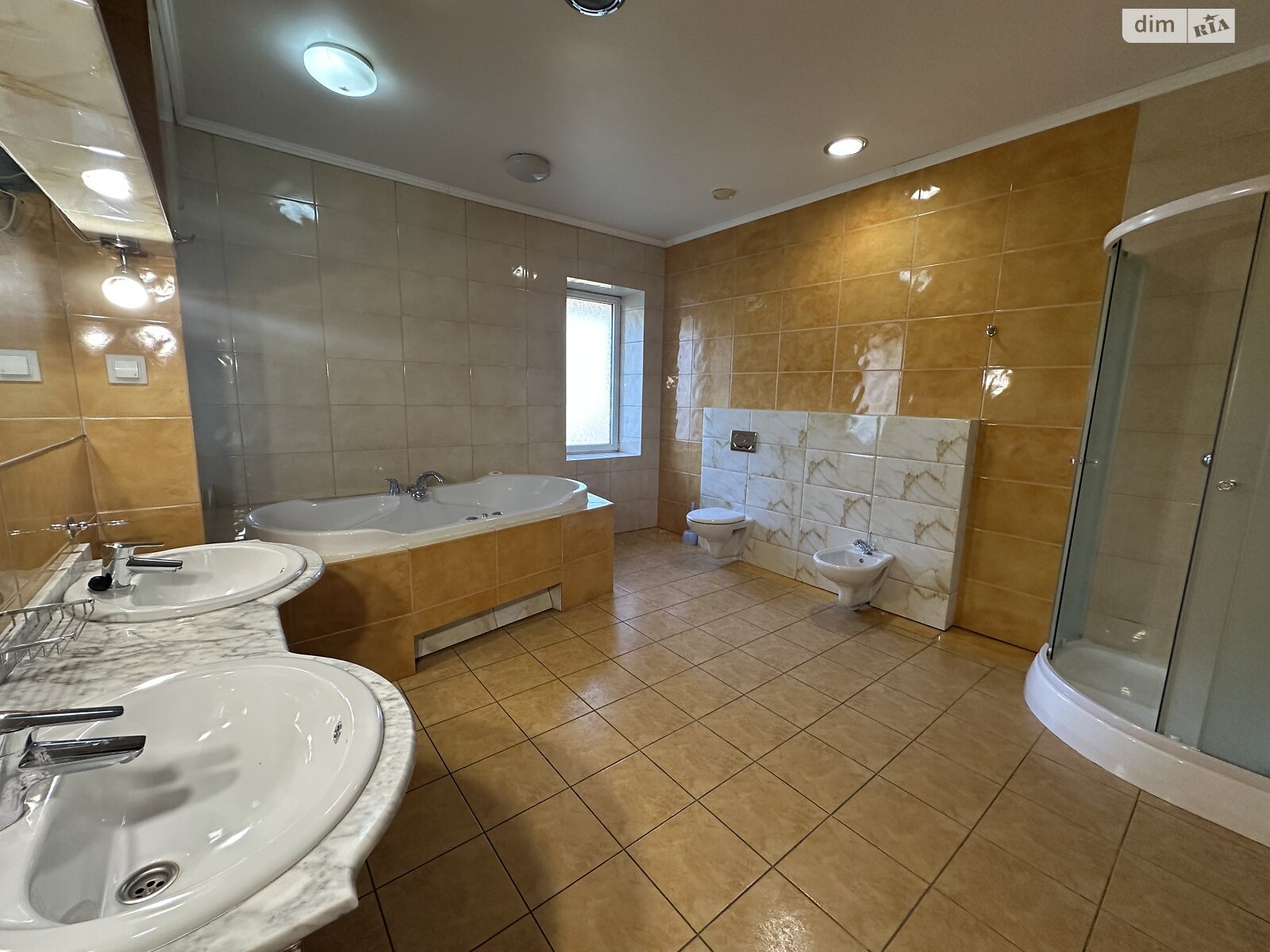 двоповерховий будинок з гаражем, 372.3 кв. м, цегла. Продаж у Ужгороді фото 1 двоповерховий будинок з гаражем, 372.3 кв. м, цегла. Продаж у Ужгороді фото 1