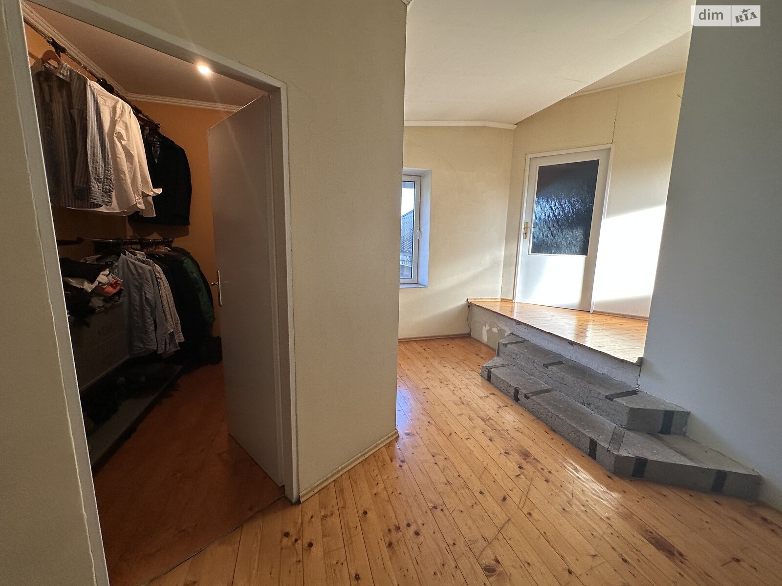 двоповерховий будинок з гаражем, 372.3 кв. м, цегла. Продаж у Ужгороді фото 1 двоповерховий будинок з гаражем, 372.3 кв. м, цегла. Продаж у Ужгороді фото 1