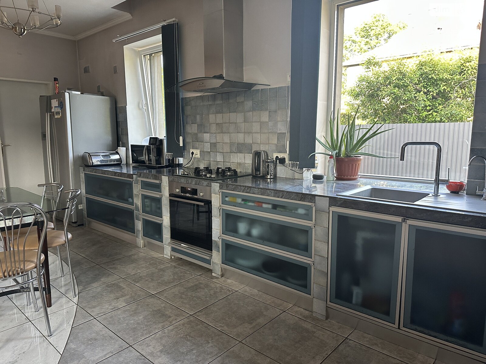 двоповерховий будинок з гаражем, 372.3 кв. м, цегла. Продаж у Ужгороді фото 1 двоповерховий будинок з гаражем, 372.3 кв. м, цегла. Продаж у Ужгороді фото 1