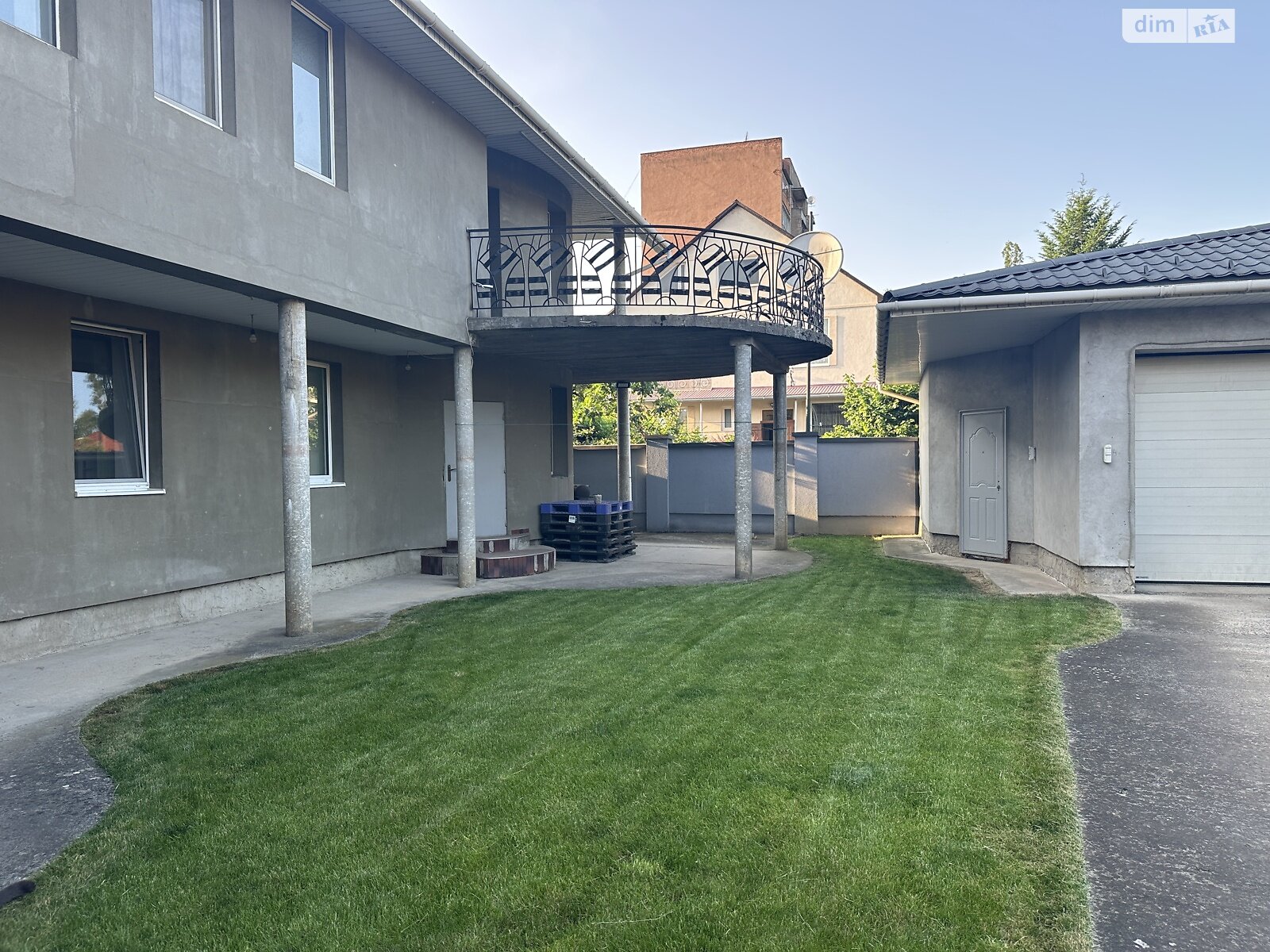 двоповерховий будинок з гаражем, 372.3 кв. м, цегла. Продаж у Ужгороді фото 1 двоповерховий будинок з гаражем, 372.3 кв. м, цегла. Продаж у Ужгороді фото 1