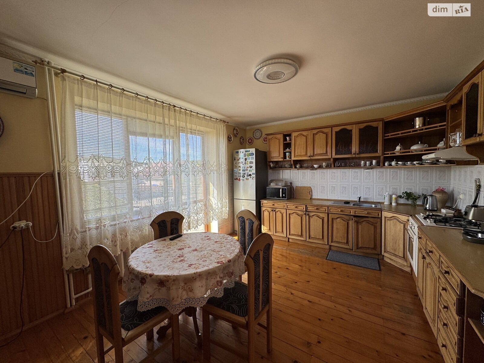 двоповерховий будинок з верандою, 340 кв. м, цегла. Продаж в Ужгороді, район Подлипники фото 1 двоповерховий будинок з верандою, 340 кв. м, цегла. Продаж в Ужгороді, район Подлипники фото 1