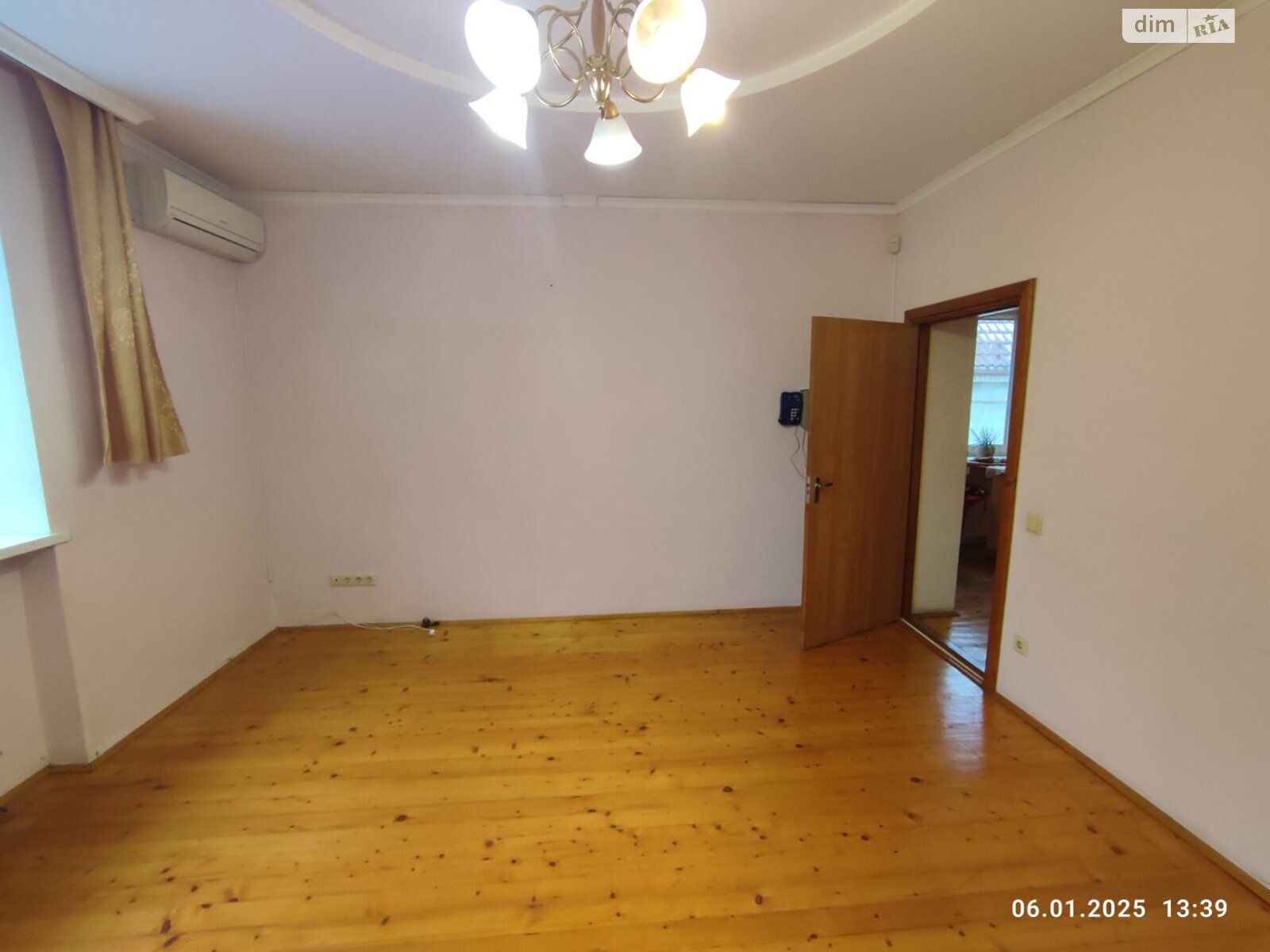 одноэтажный дом с отоплением, 101 кв. м, кирпич. Продажа в Ужгороде фото 1 одноэтажный дом с отоплением, 101 кв. м, кирпич. Продажа в Ужгороде фото 1
