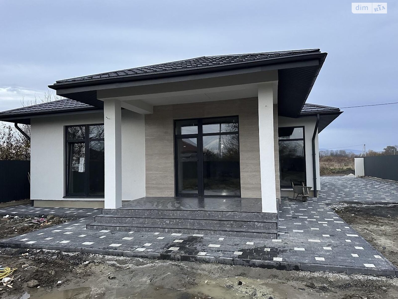 одноэтажный дом, 129 кв. м, кирпич. Продажа в Ужгороде фото 1