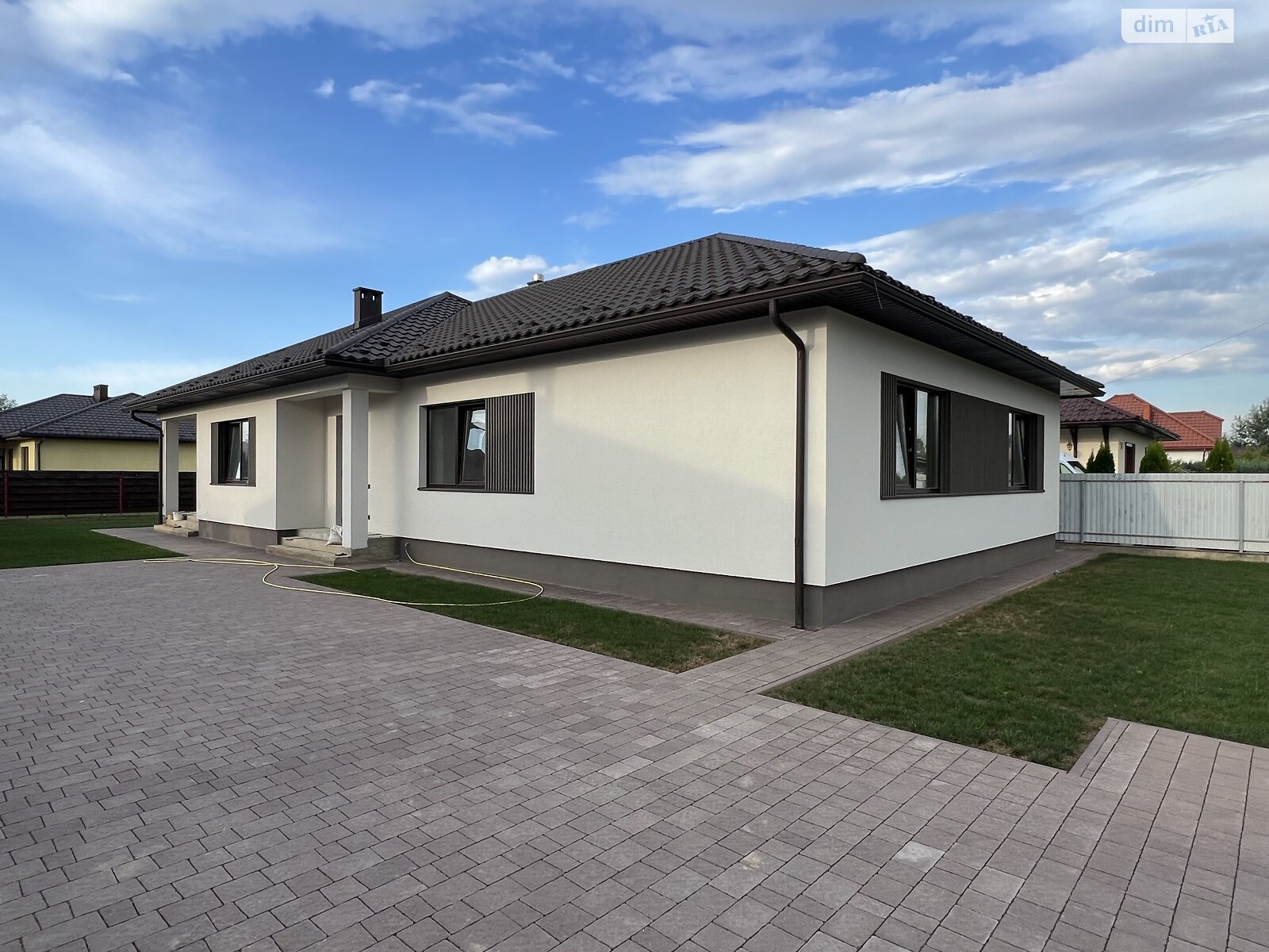 одноповерховий будинок, 146.9 кв. м, цегла. Продаж в Ужгороді, район Садовий фото 1 одноповерховий будинок, 146.9 кв. м, цегла. Продаж в Ужгороді, район Садовий фото 1