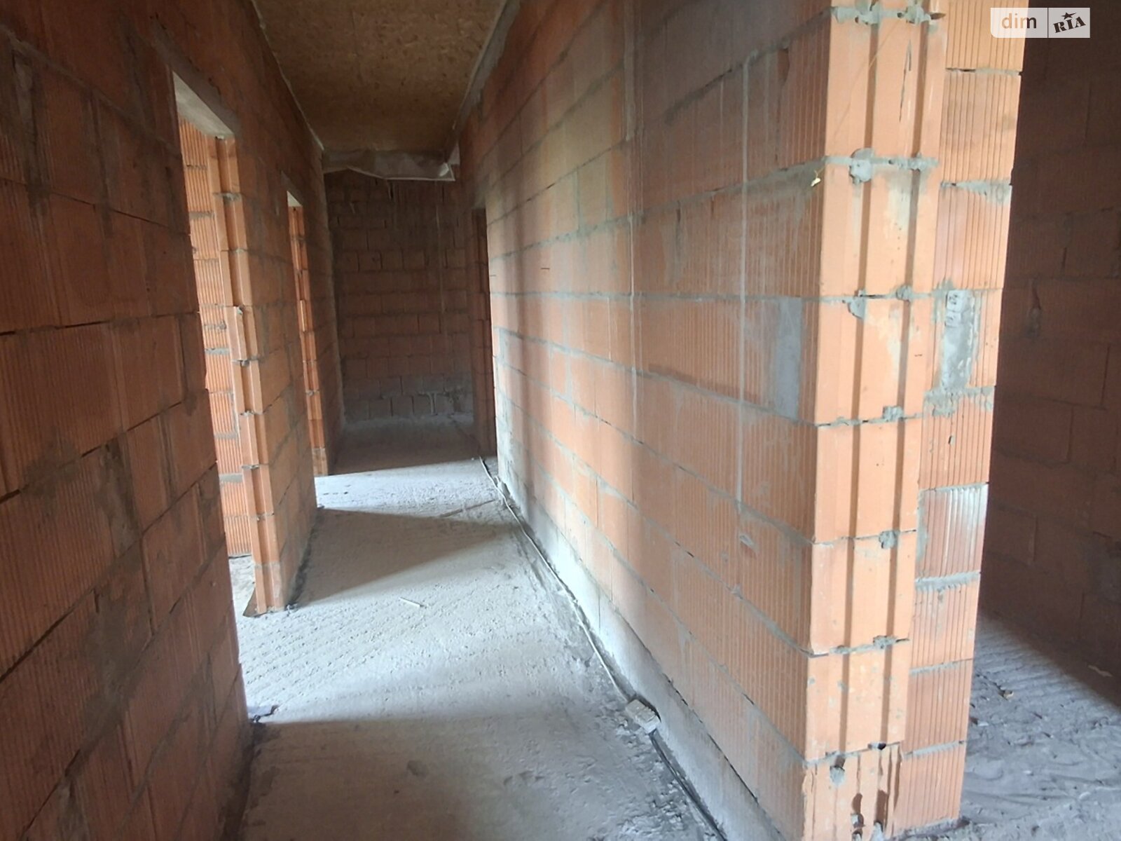 одноповерховий будинок з гаражем, 206 кв. м, кирпич. Продаж в Ужгороді, район Садовий фото 1 одноповерховий будинок з гаражем, 206 кв. м, кирпич. Продаж в Ужгороді, район Садовий фото 1