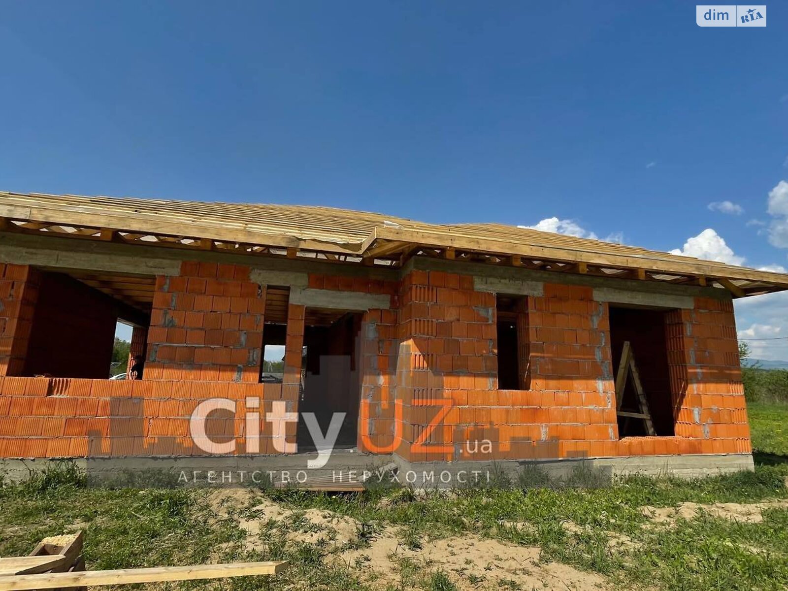 одноэтажный дом с отоплением, 121 кв. м, кирпич. Продажа в Ужгороде район Садовый фото 1 одноэтажный дом с отоплением, 121 кв. м, кирпич. Продажа в Ужгороде район Садовый фото 1