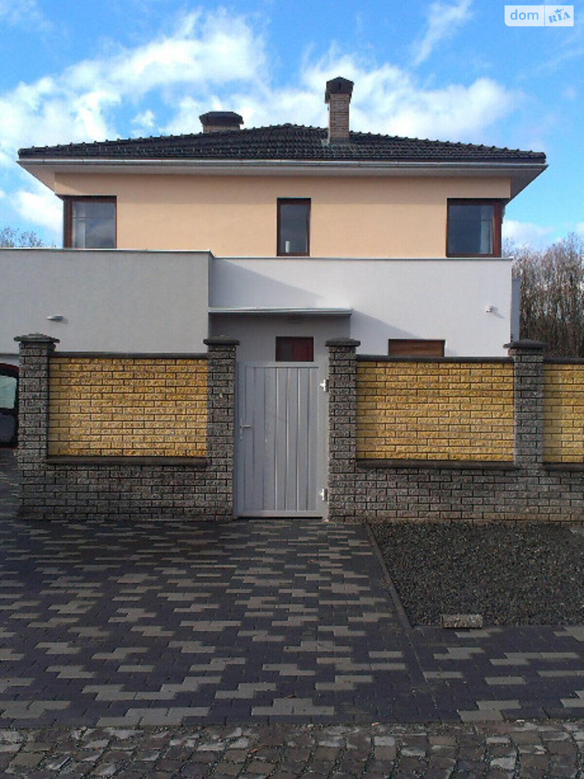 трехэтажный дом с гаражом, 300 кв. м, кирпич. Продажа в Ужгороде район Шахта фото 1