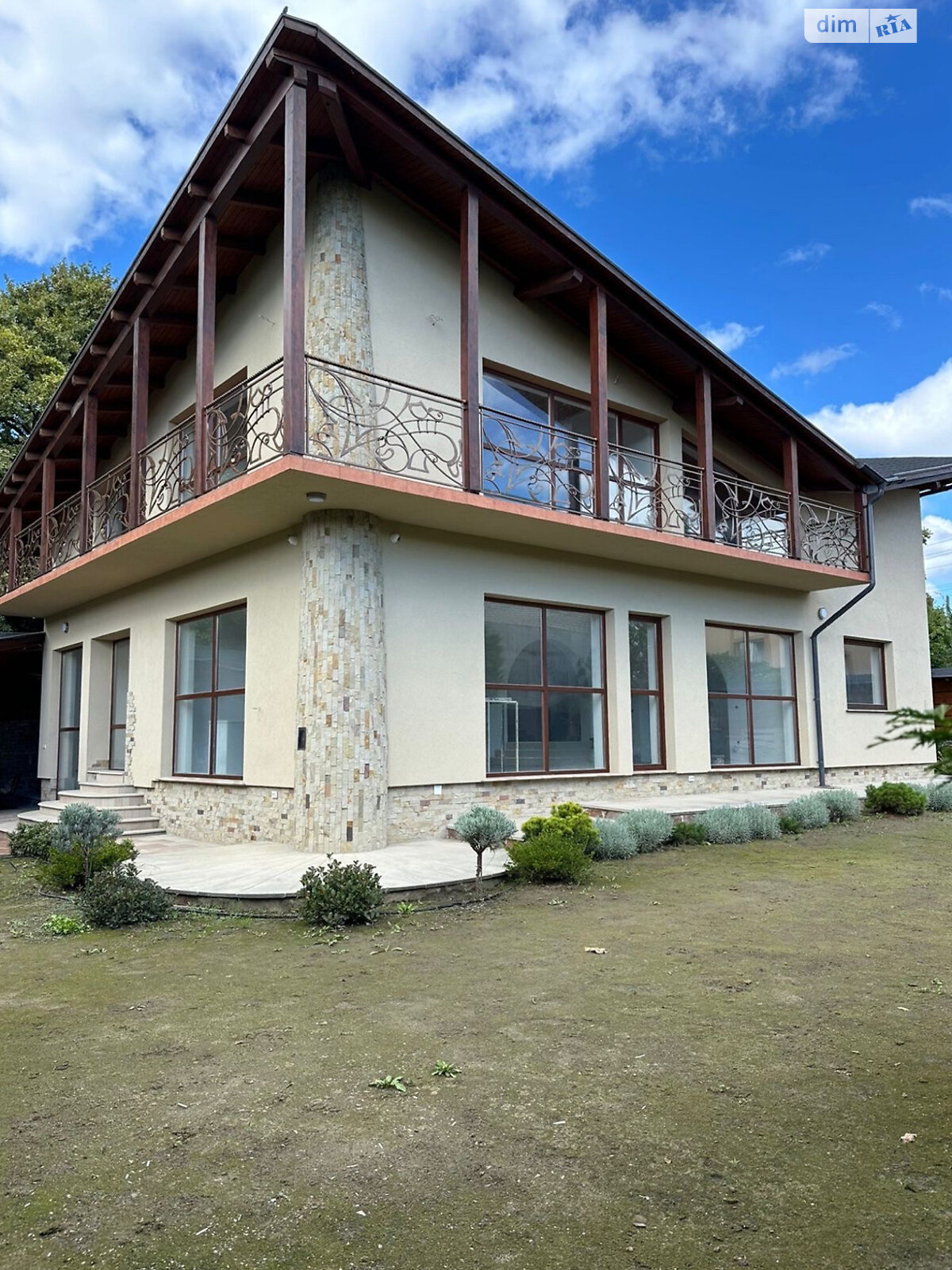 двухэтажный дом с верандой, 295 кв. м, кирпич. Продажа в Ужгороде район Шахта фото 1 двухэтажный дом с верандой, 295 кв. м, кирпич. Продажа в Ужгороде район Шахта фото 1