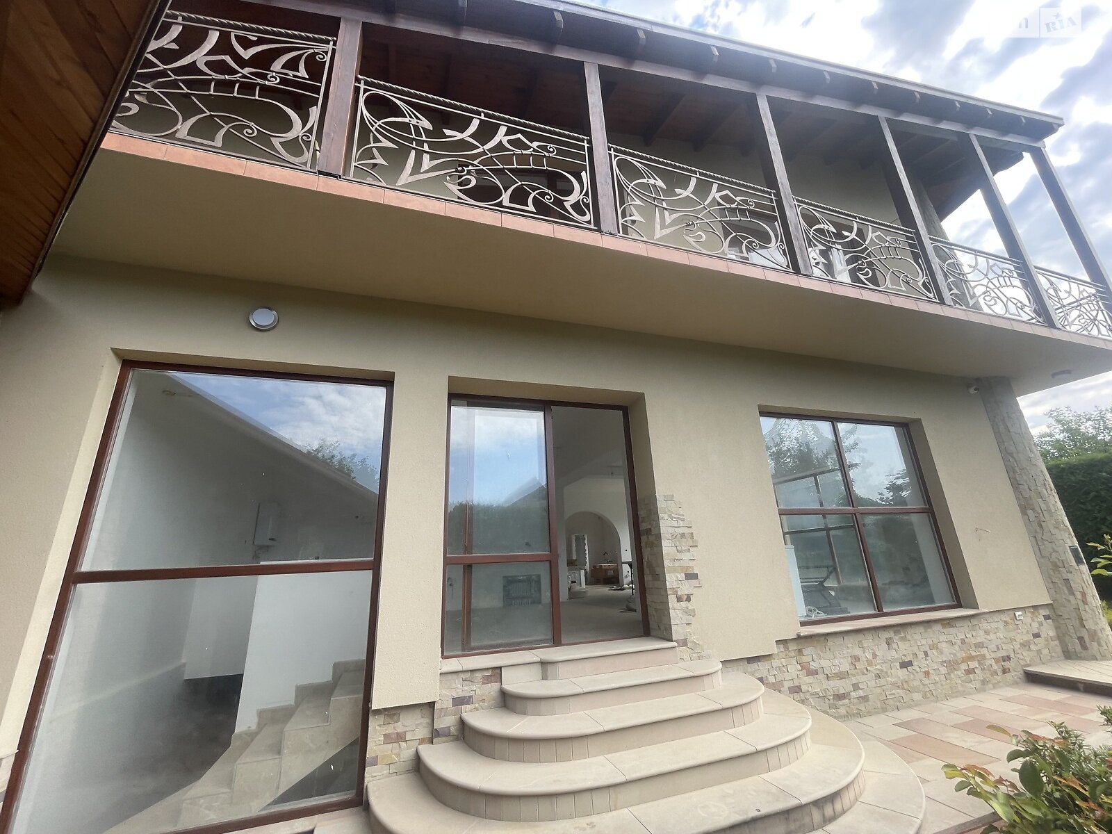 двухэтажный дом с верандой, 295 кв. м, кирпич. Продажа в Ужгороде район Шахта фото 1 двухэтажный дом с верандой, 295 кв. м, кирпич. Продажа в Ужгороде район Шахта фото 1