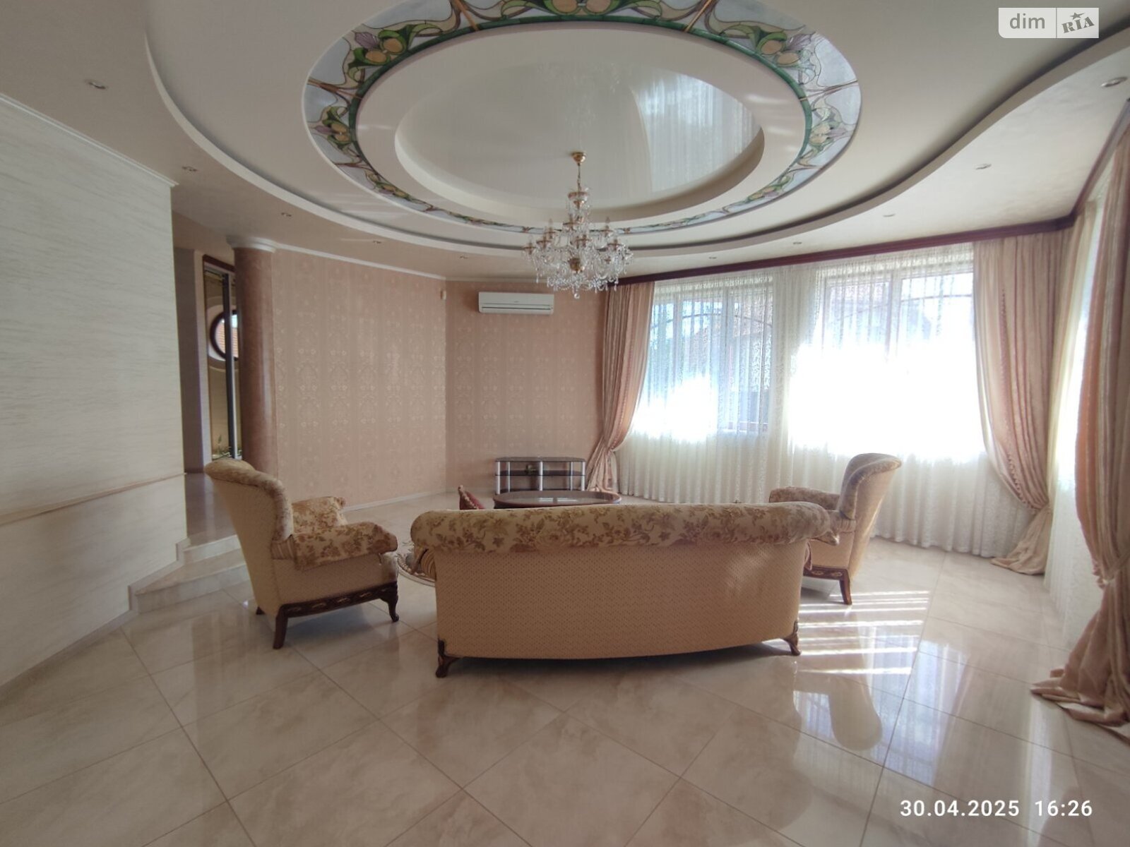 двухэтажный дом с гаражом, 295 кв. м, кирпич. Продажа в Ужгороде фото 1 двухэтажный дом с гаражом, 295 кв. м, кирпич. Продажа в Ужгороде фото 1