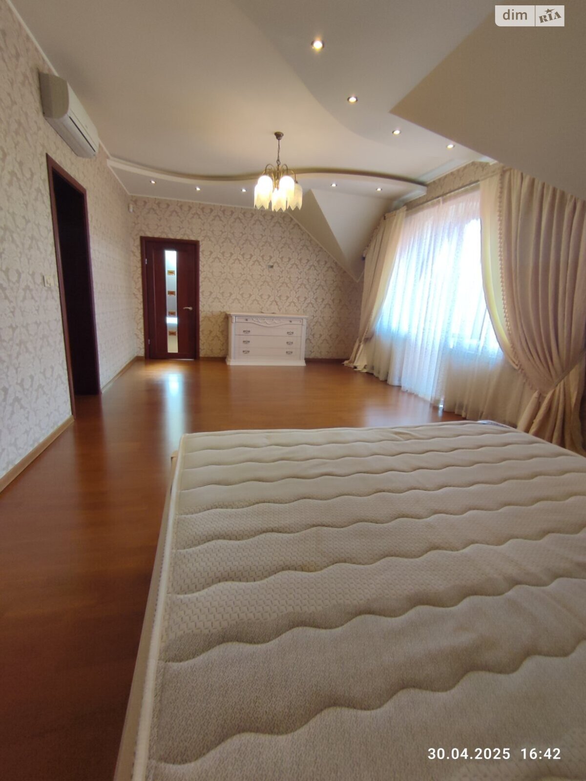 двухэтажный дом с гаражом, 295 кв. м, кирпич. Продажа в Ужгороде фото 1 двухэтажный дом с гаражом, 295 кв. м, кирпич. Продажа в Ужгороде фото 1