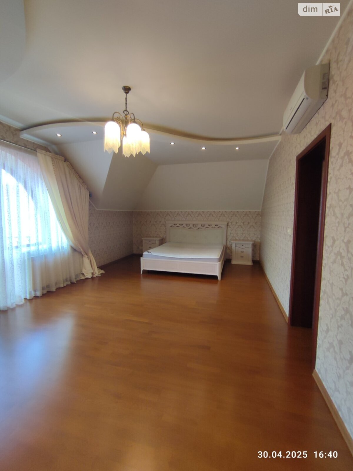 двухэтажный дом с гаражом, 295 кв. м, кирпич. Продажа в Ужгороде фото 1 двухэтажный дом с гаражом, 295 кв. м, кирпич. Продажа в Ужгороде фото 1