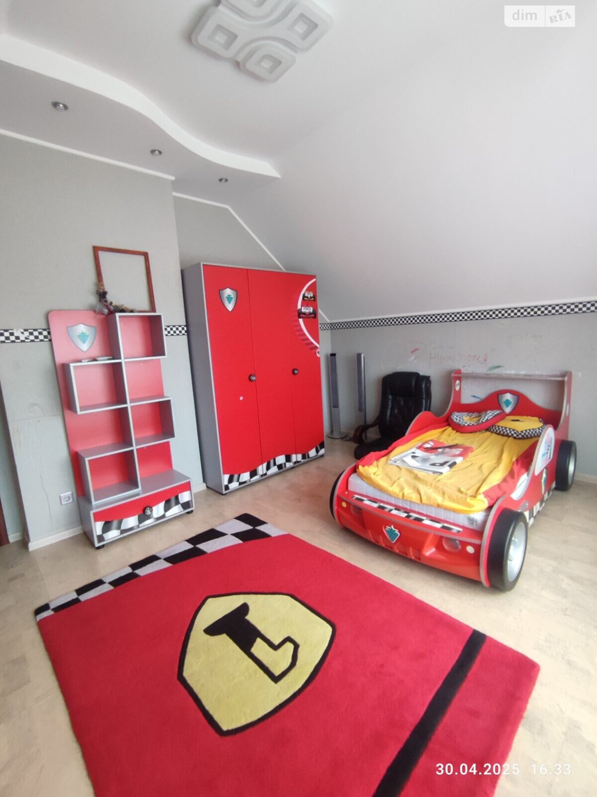 двухэтажный дом с гаражом, 295 кв. м, кирпич. Продажа в Ужгороде фото 1 двухэтажный дом с гаражом, 295 кв. м, кирпич. Продажа в Ужгороде фото 1