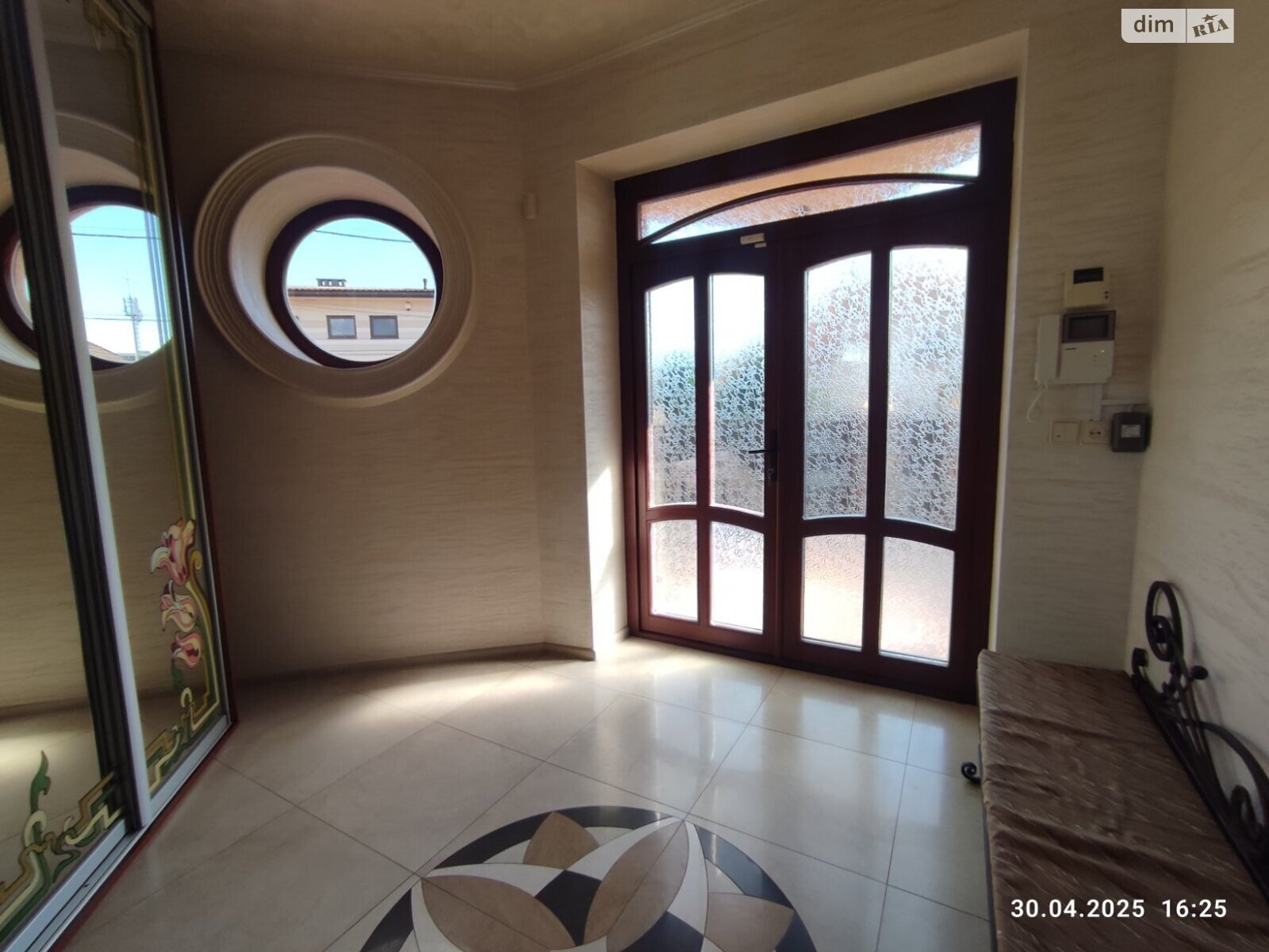 двухэтажный дом с гаражом, 295 кв. м, кирпич. Продажа в Ужгороде фото 1 двухэтажный дом с гаражом, 295 кв. м, кирпич. Продажа в Ужгороде фото 1