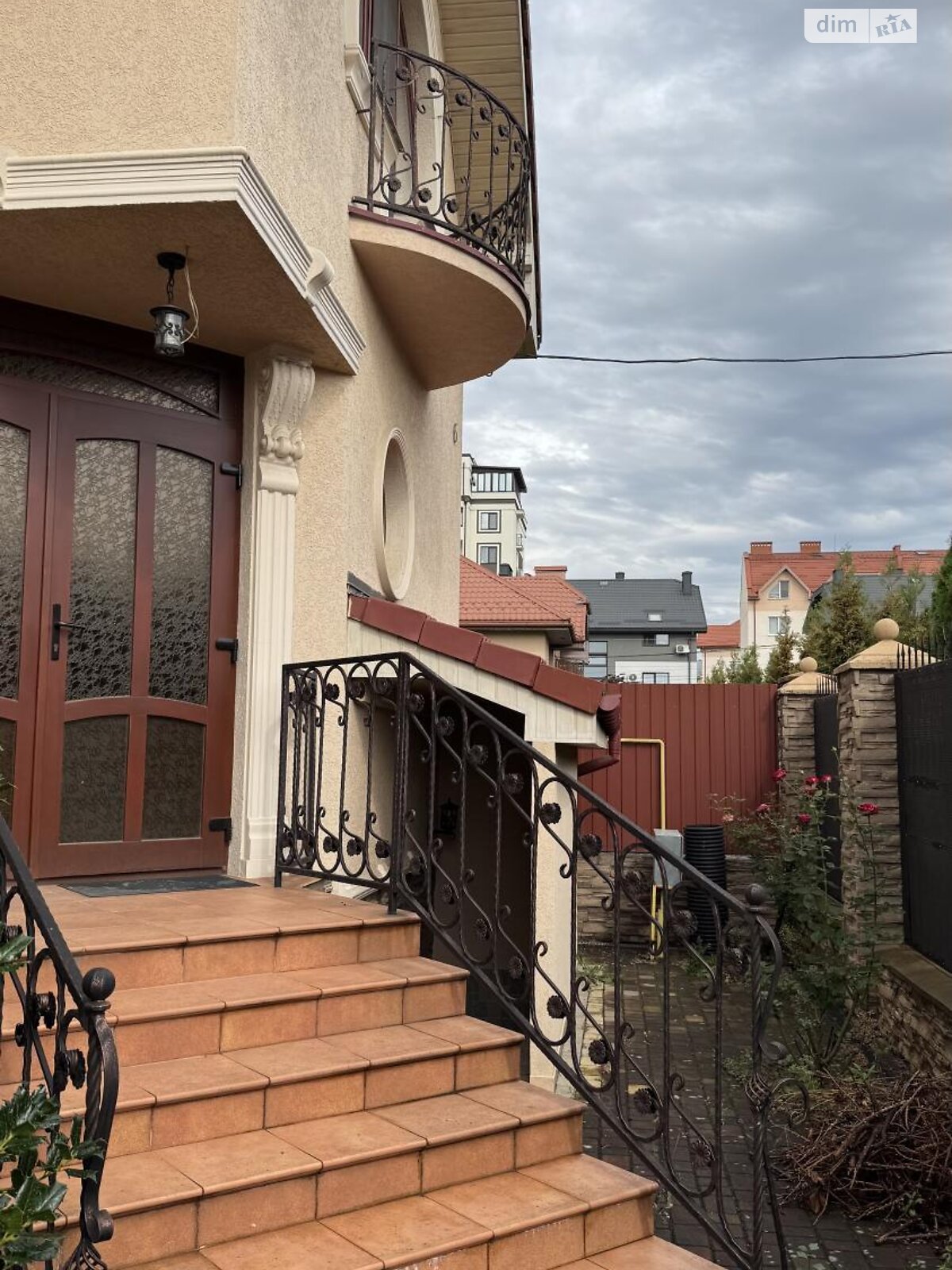 двоповерховий будинок з верандою, 298 кв. м, кирпич. Продаж у Ужгороді фото 1