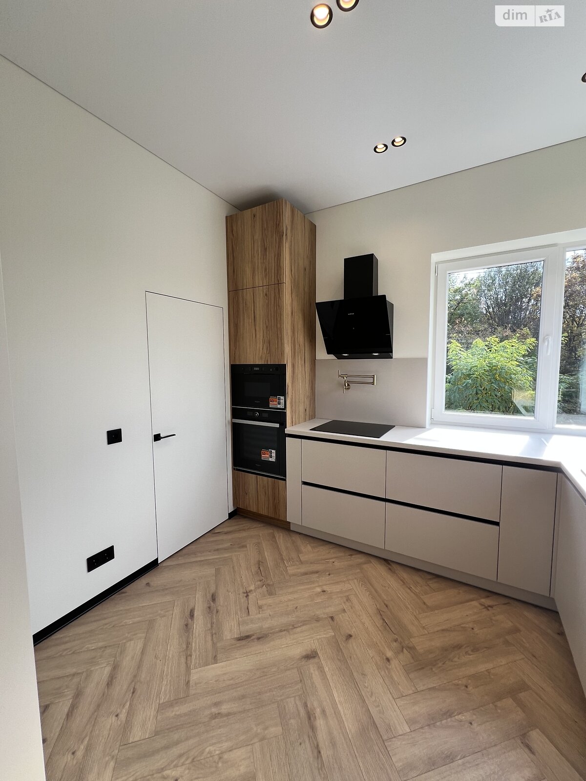 одноповерховий будинок, 135 кв. м, кирпич. Продаж у Ужгороді фото 1 одноповерховий будинок, 135 кв. м, кирпич. Продаж у Ужгороді фото 1