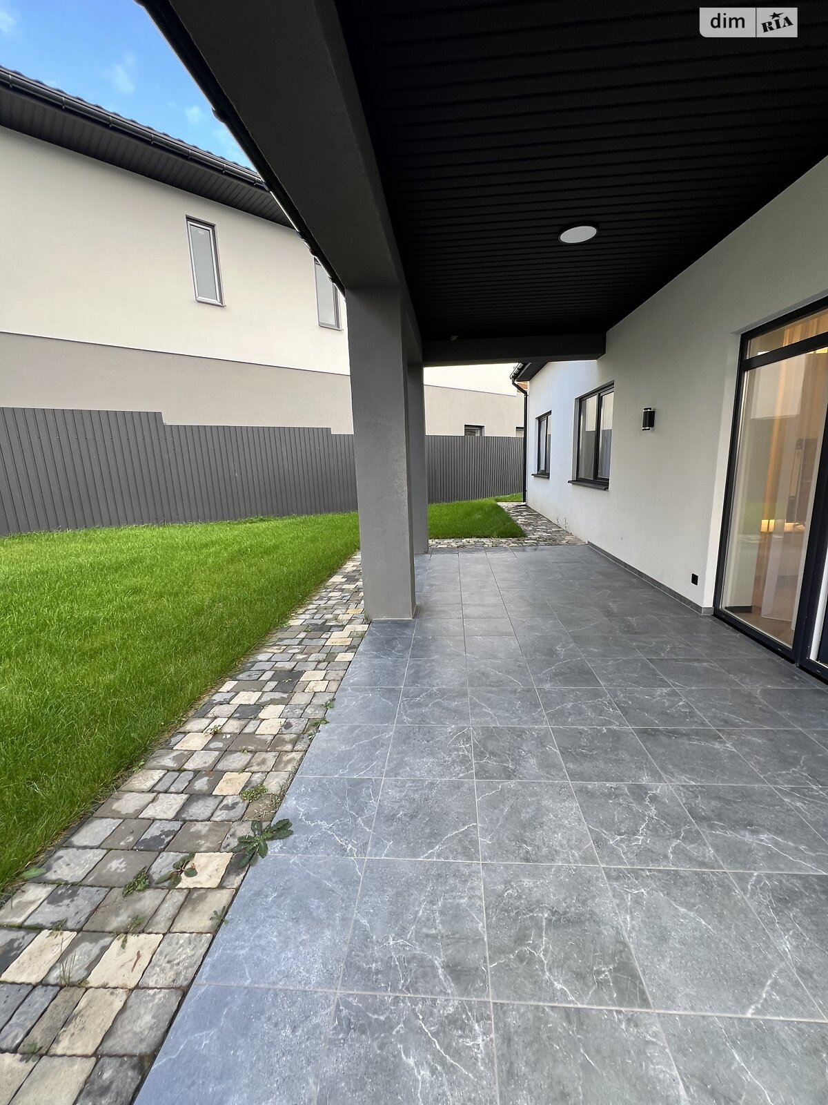 одноповерховий будинок, 135 кв. м, кирпич. Продаж у Ужгороді фото 1 одноповерховий будинок, 135 кв. м, кирпич. Продаж у Ужгороді фото 1