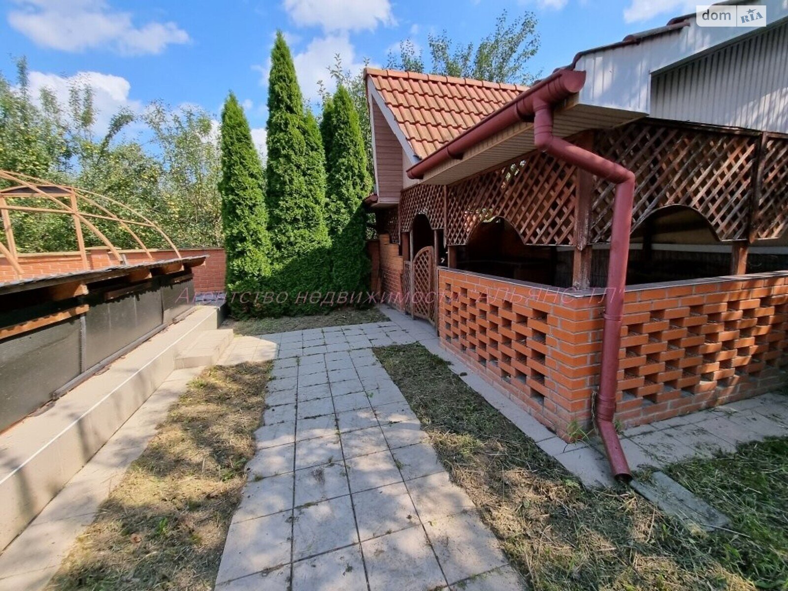 двоповерховий будинок веранда, 320 кв. м, цегла. Продаж у Сюрте фото 1