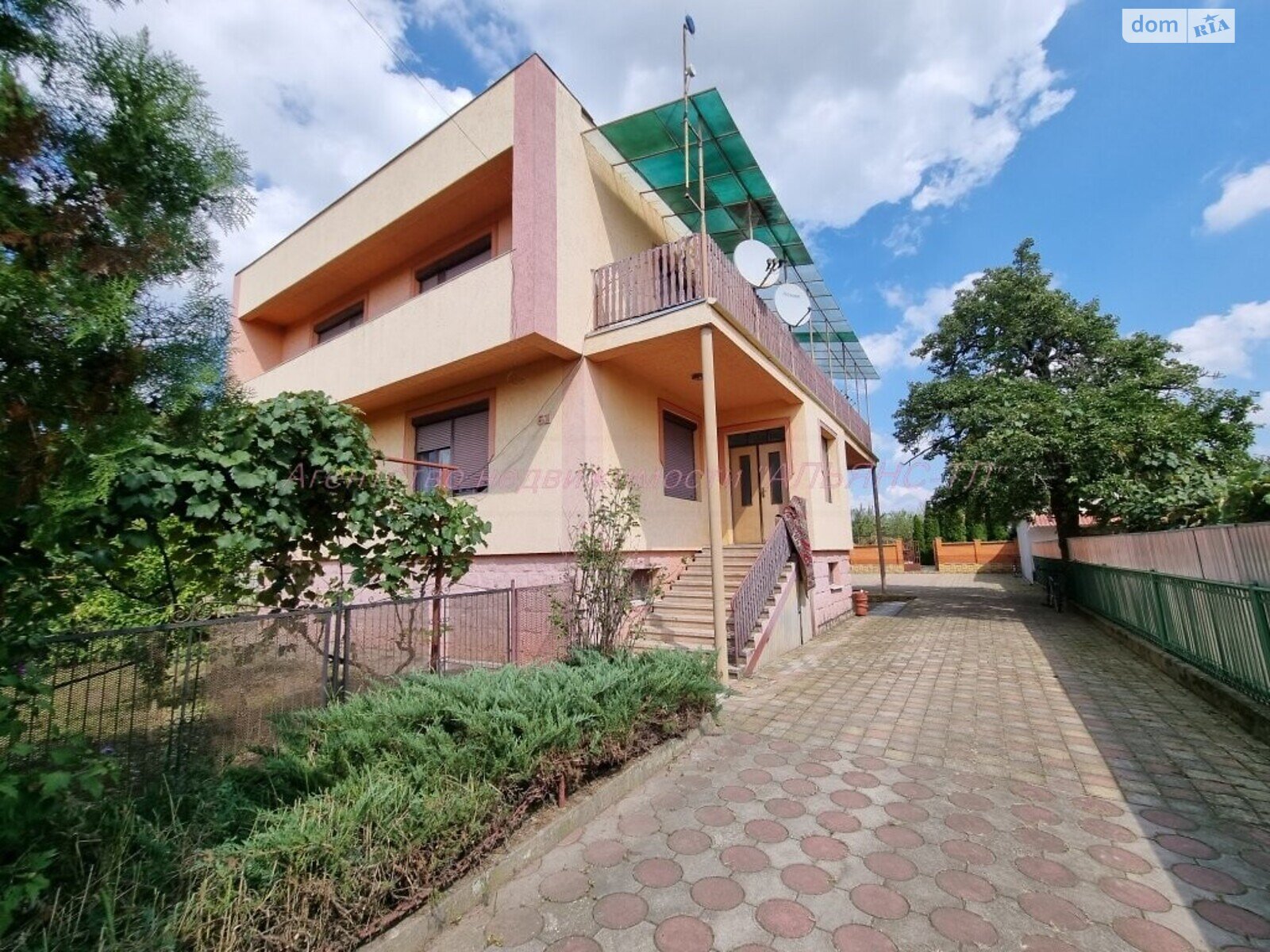 двоповерховий будинок веранда, 320 кв. м, цегла. Продаж у Сюрте фото 1