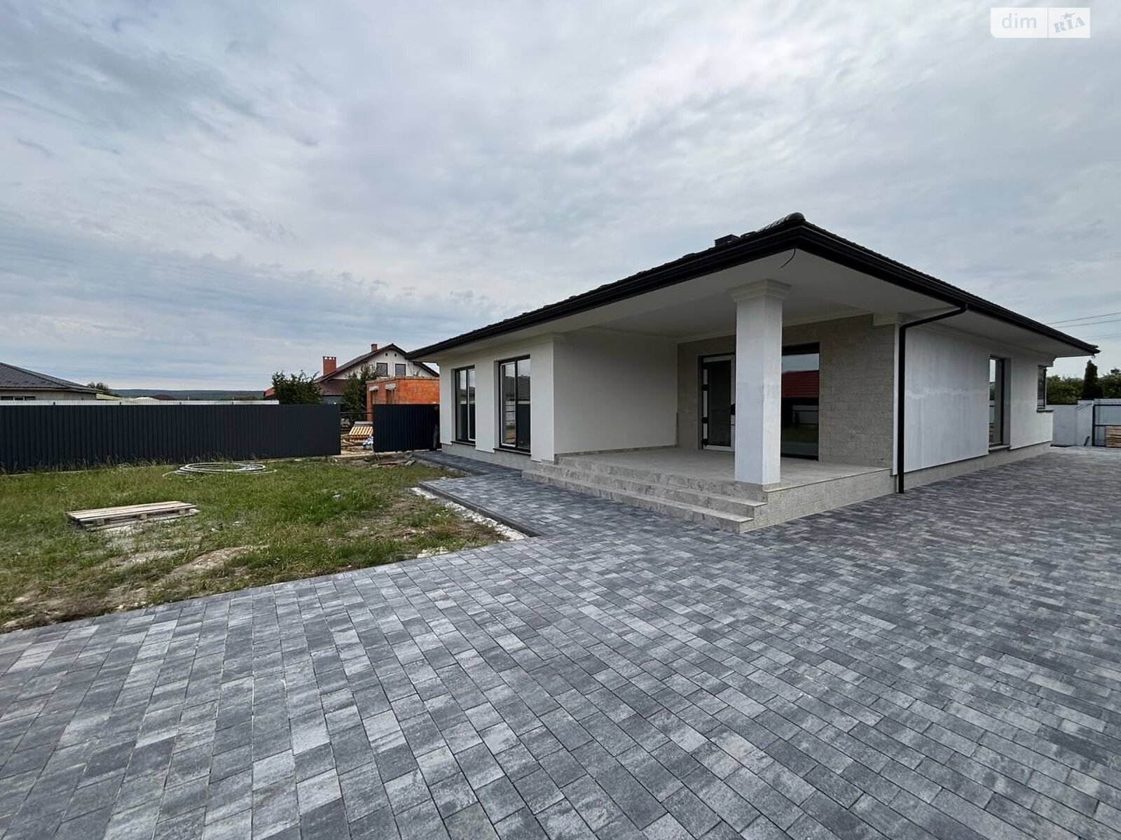 одноповерховий будинок, 145 кв. м, цегла. Продаж в Ужгороді, район Табла-1 фото 1