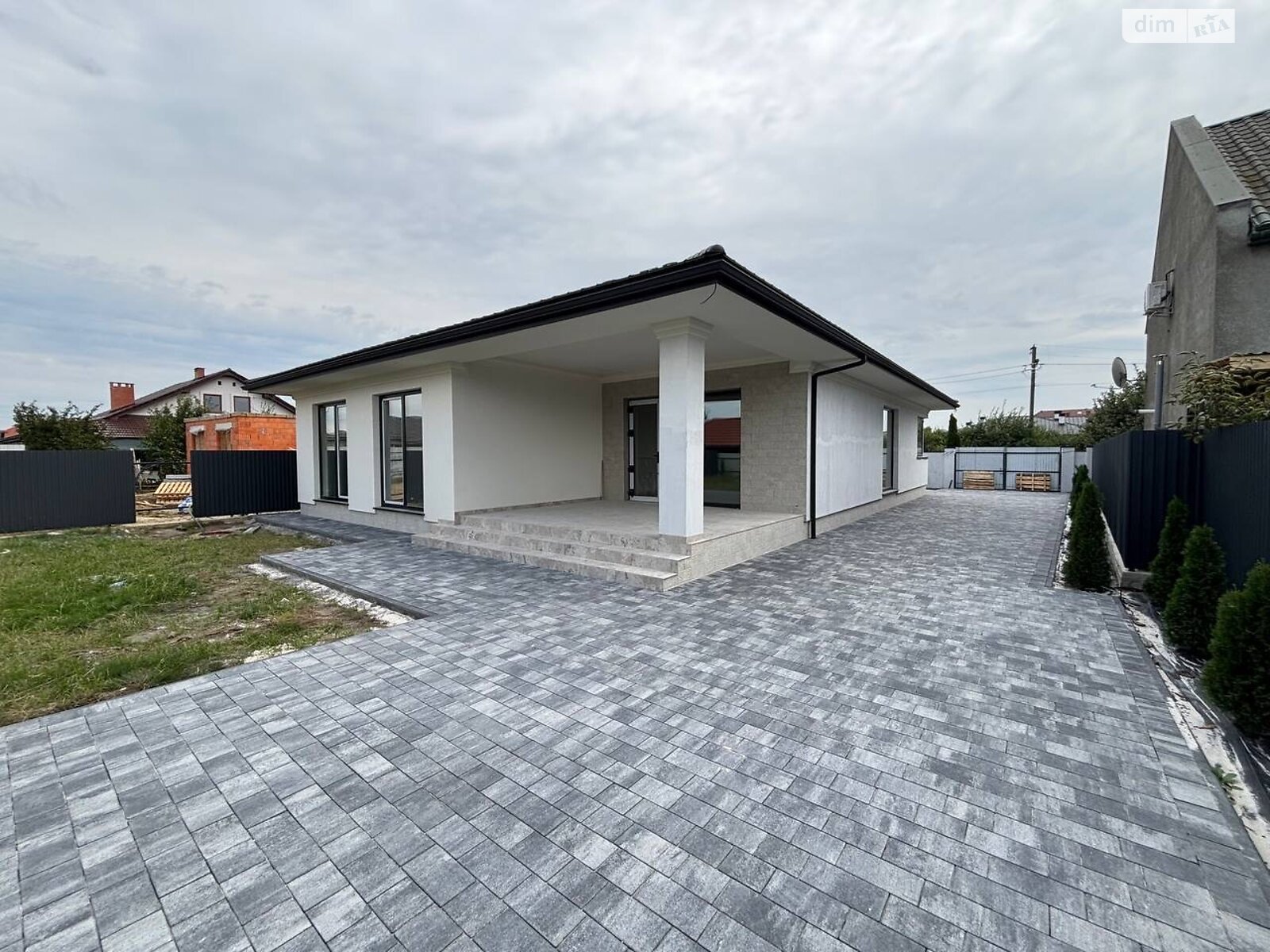 одноповерховий будинок, 145 кв. м, цегла. Продаж в Ужгороді, район Табла-1 фото 1