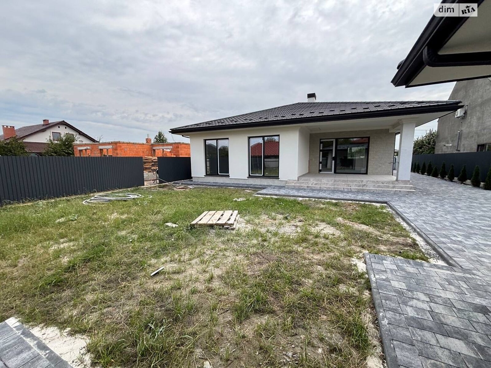 одноповерховий будинок, 145 кв. м, цегла. Продаж в Ужгороді, район Табла-1 фото 1