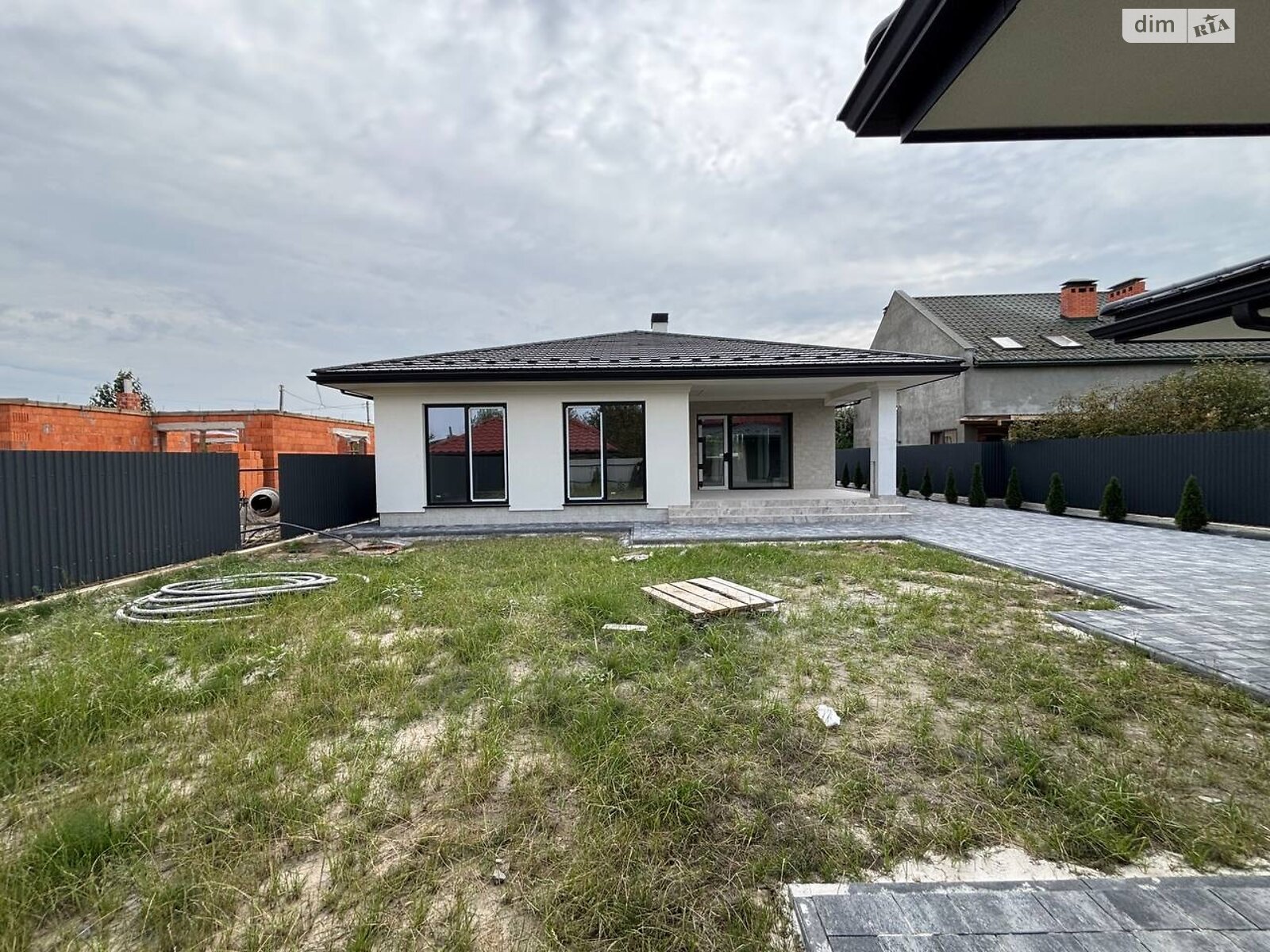 одноповерховий будинок, 145 кв. м, цегла. Продаж в Ужгороді, район Табла-1 фото 1