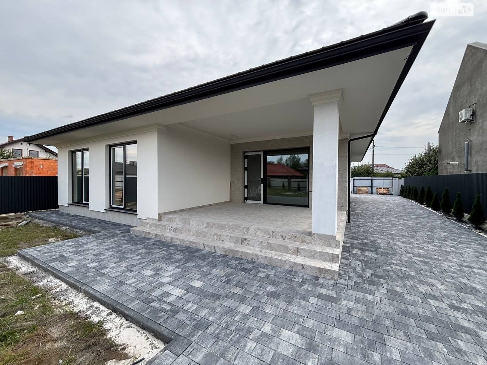 одноповерховий будинок, 145 кв. м, цегла. Продаж в Ужгороді, район Табла-1 фото 1