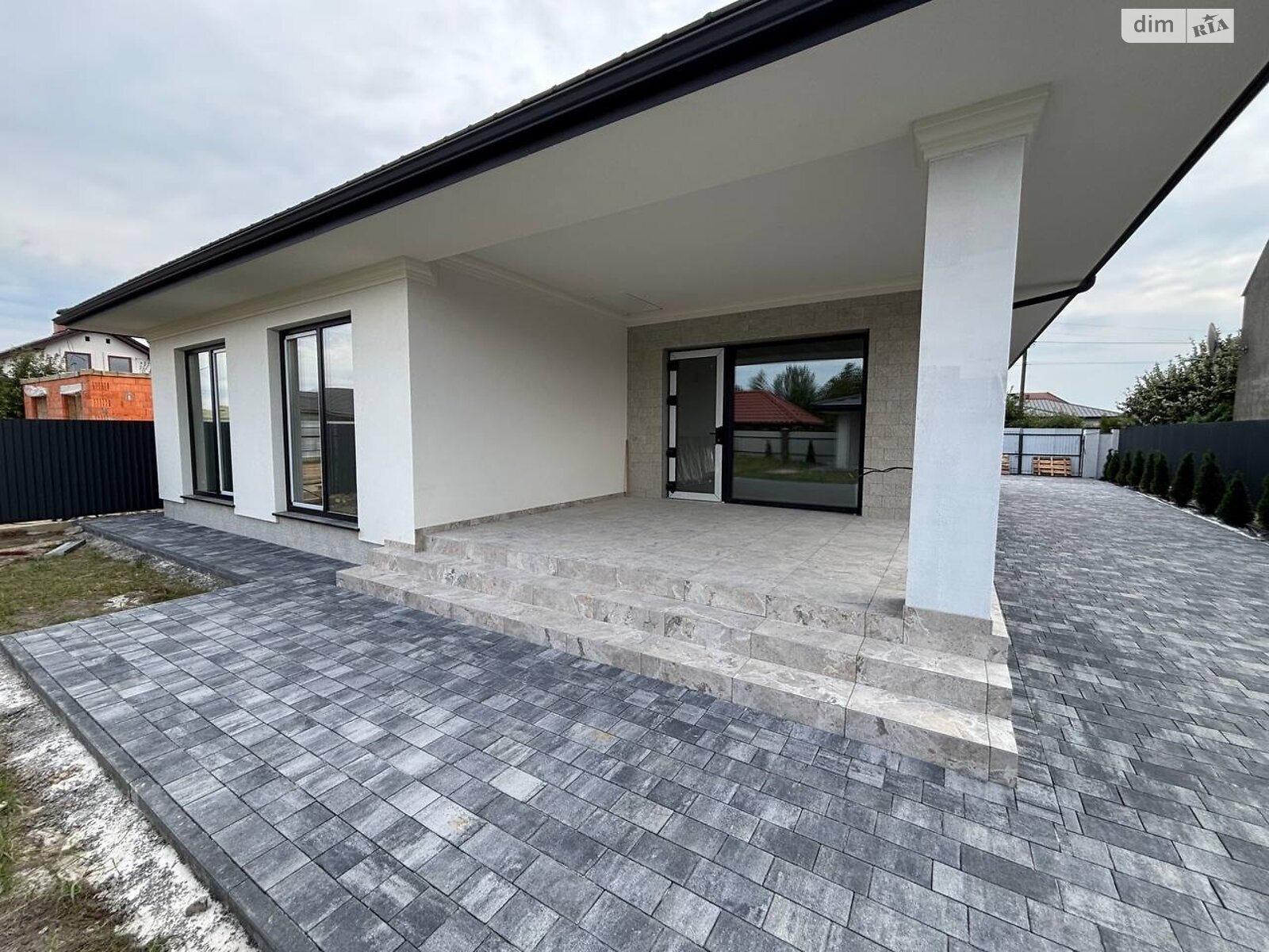 одноповерховий будинок, 145 кв. м, цегла. Продаж в Ужгороді, район Табла-1 фото 1