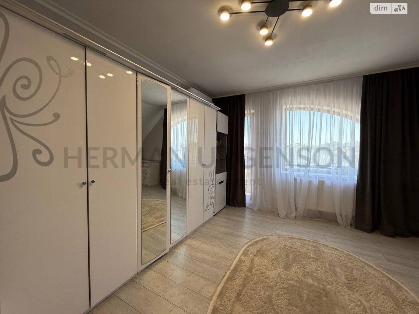 двоповерховий будинок з гаражем, 258 кв. м, цегла. Продаж у Ужгороді фото 1 двоповерховий будинок з гаражем, 258 кв. м, цегла. Продаж у Ужгороді фото 1