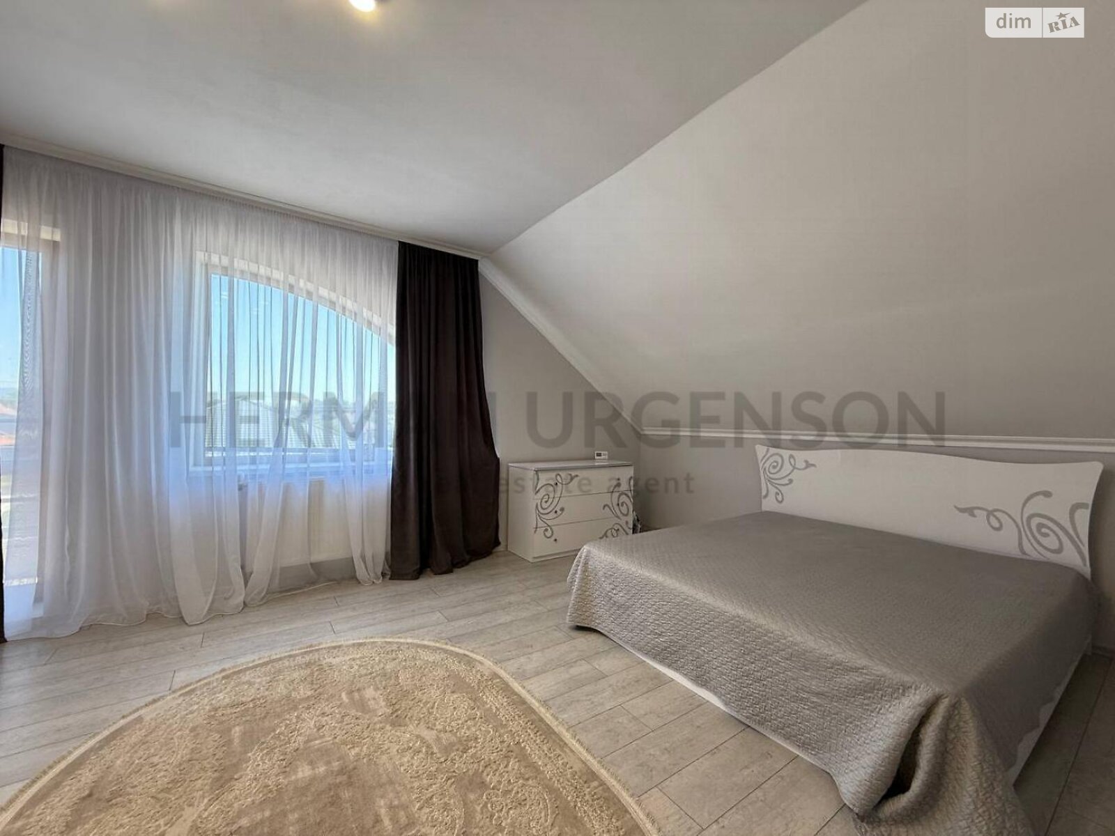 двоповерховий будинок з гаражем, 258 кв. м, цегла. Продаж у Ужгороді фото 1 двоповерховий будинок з гаражем, 258 кв. м, цегла. Продаж у Ужгороді фото 1