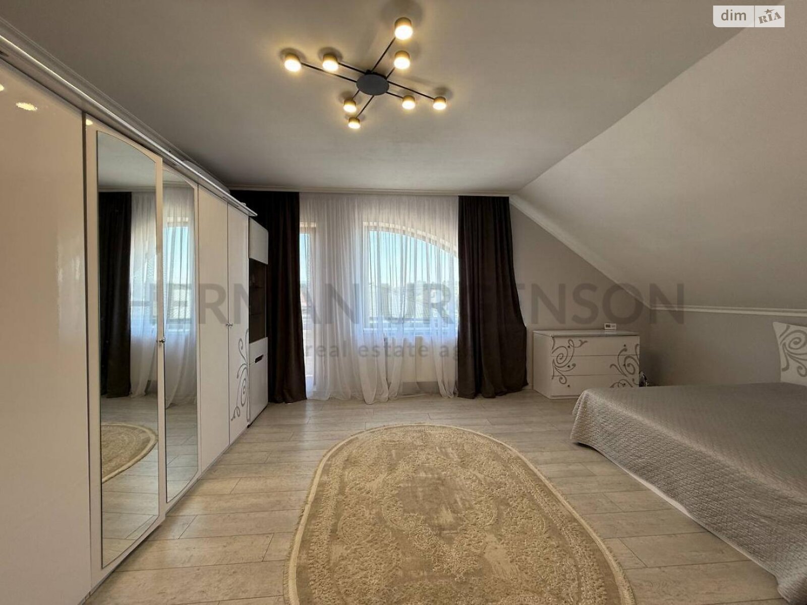 двоповерховий будинок з гаражем, 258 кв. м, цегла. Продаж у Ужгороді фото 1 двоповерховий будинок з гаражем, 258 кв. м, цегла. Продаж у Ужгороді фото 1