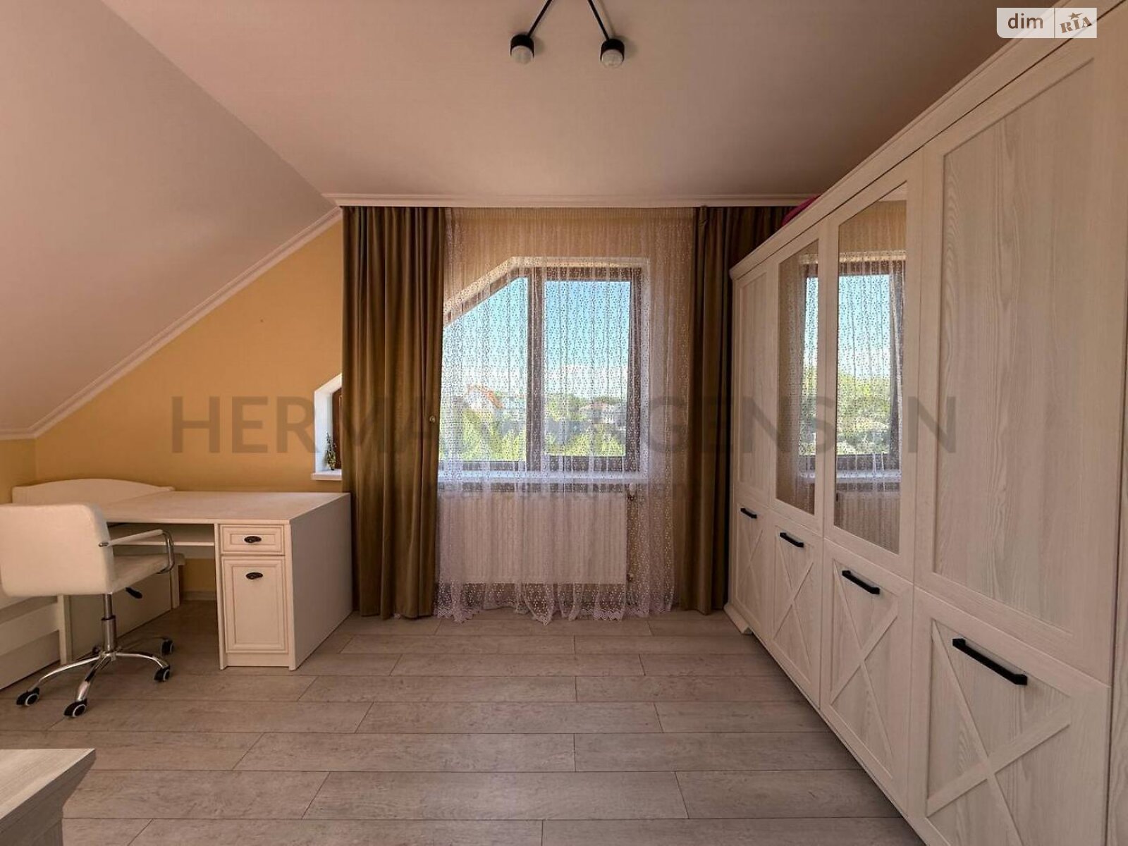 двоповерховий будинок з гаражем, 258 кв. м, цегла. Продаж у Ужгороді фото 1 двоповерховий будинок з гаражем, 258 кв. м, цегла. Продаж у Ужгороді фото 1