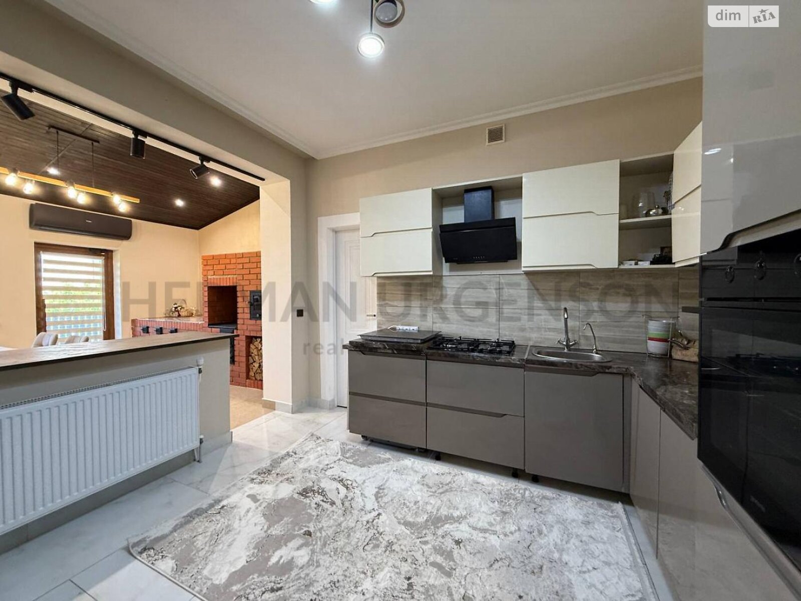 двоповерховий будинок з гаражем, 258 кв. м, цегла. Продаж у Ужгороді фото 1 двоповерховий будинок з гаражем, 258 кв. м, цегла. Продаж у Ужгороді фото 1