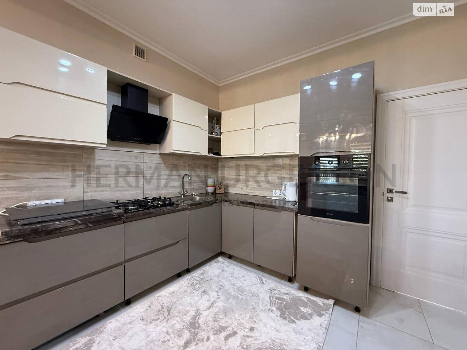 двоповерховий будинок з гаражем, 258 кв. м, цегла. Продаж у Ужгороді фото 1 двоповерховий будинок з гаражем, 258 кв. м, цегла. Продаж у Ужгороді фото 1