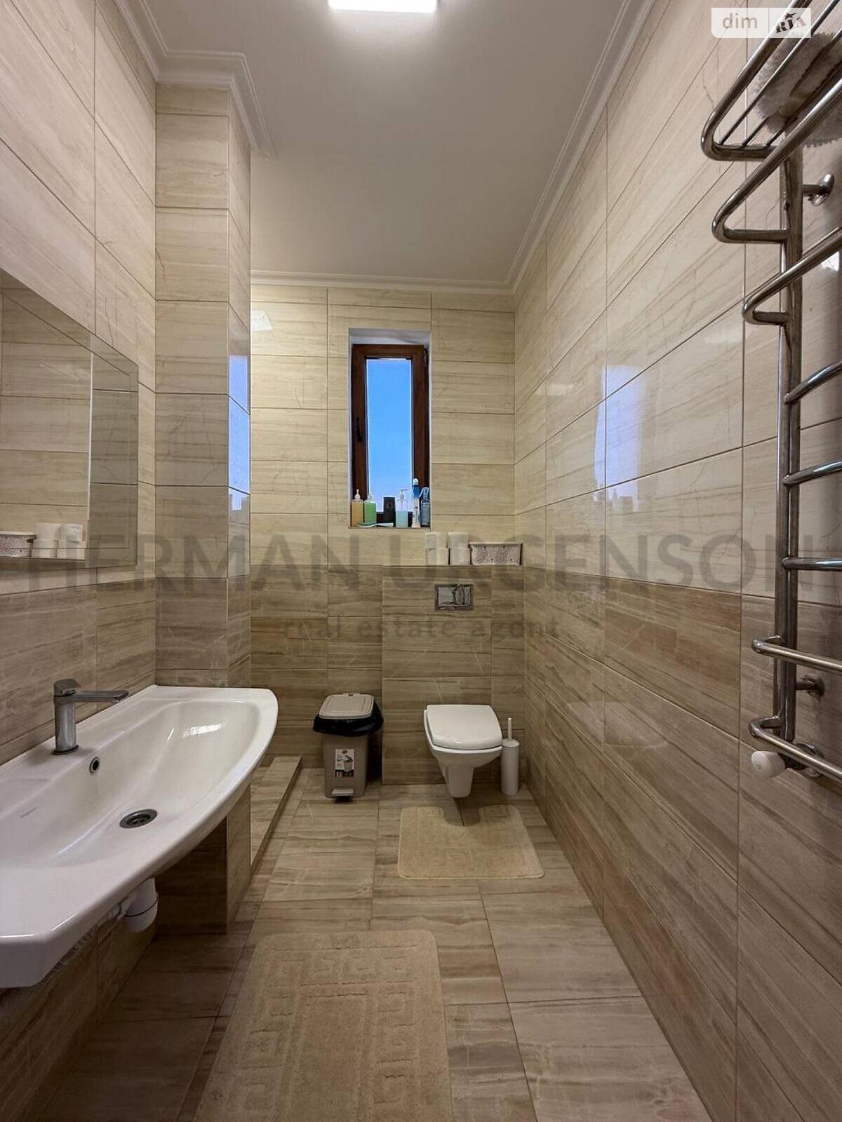 двоповерховий будинок з гаражем, 258 кв. м, цегла. Продаж у Ужгороді фото 1 двоповерховий будинок з гаражем, 258 кв. м, цегла. Продаж у Ужгороді фото 1