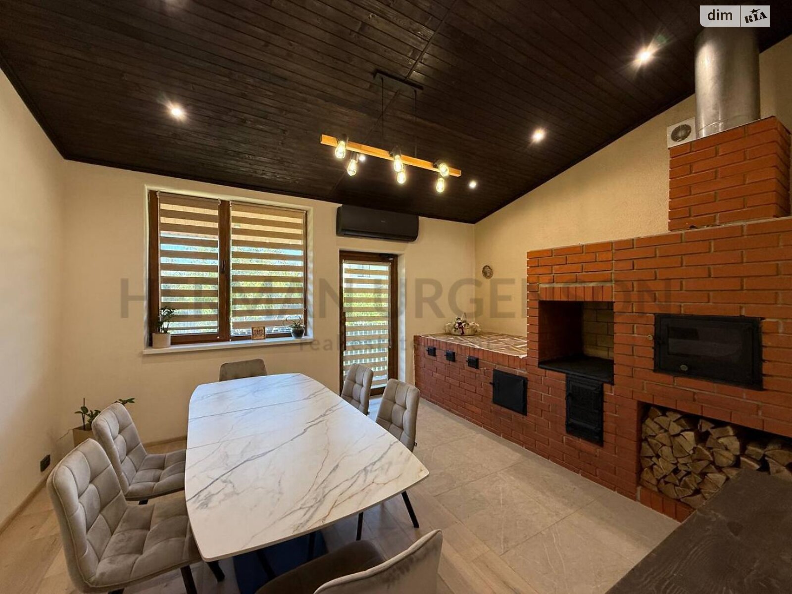 двоповерховий будинок з гаражем, 258 кв. м, цегла. Продаж у Ужгороді фото 1 двоповерховий будинок з гаражем, 258 кв. м, цегла. Продаж у Ужгороді фото 1