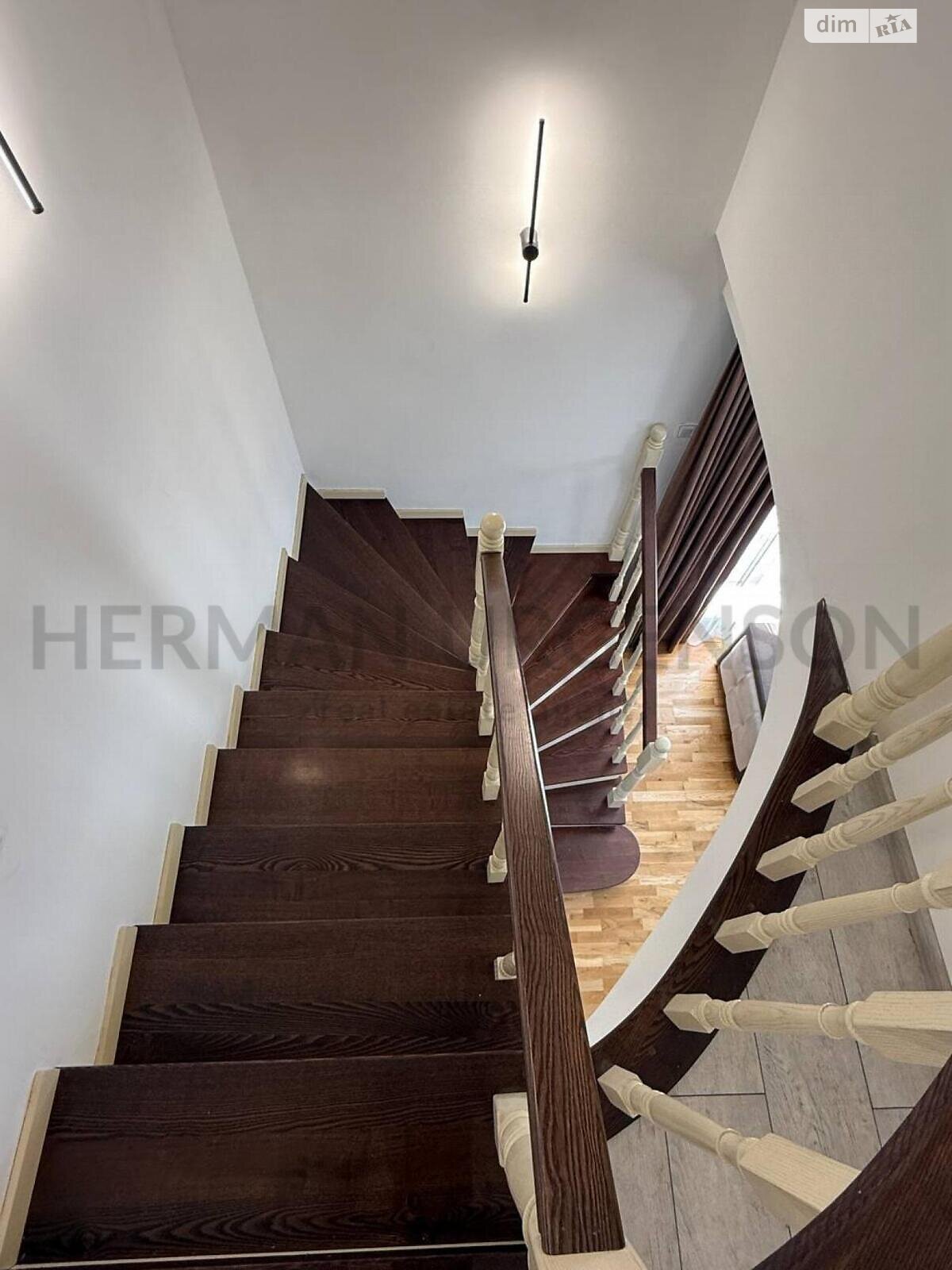 двоповерховий будинок з гаражем, 258 кв. м, цегла. Продаж у Ужгороді фото 1 двоповерховий будинок з гаражем, 258 кв. м, цегла. Продаж у Ужгороді фото 1