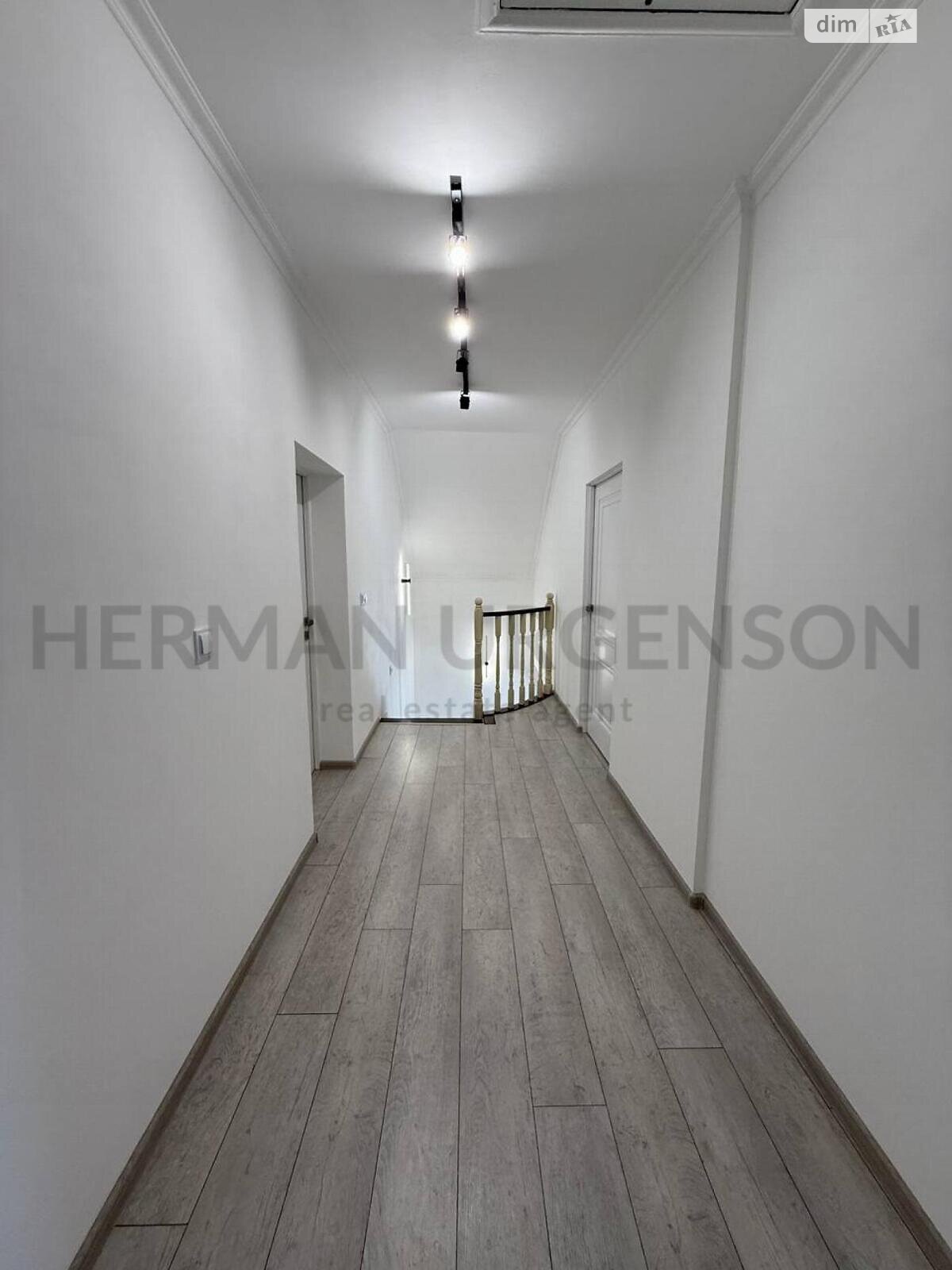 двоповерховий будинок з гаражем, 258 кв. м, цегла. Продаж у Ужгороді фото 1 двоповерховий будинок з гаражем, 258 кв. м, цегла. Продаж у Ужгороді фото 1