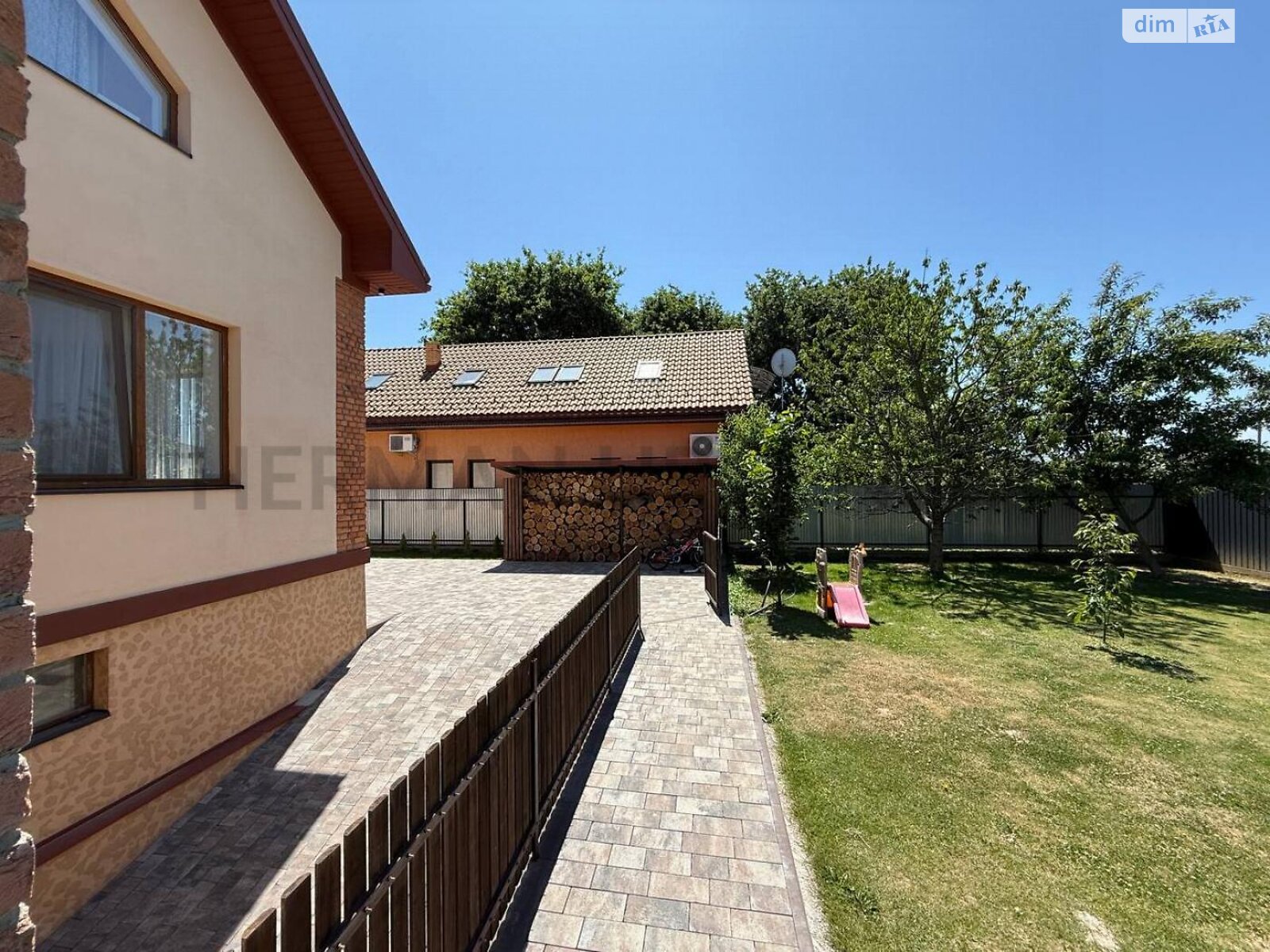 двоповерховий будинок з гаражем, 258 кв. м, цегла. Продаж у Ужгороді фото 1 двоповерховий будинок з гаражем, 258 кв. м, цегла. Продаж у Ужгороді фото 1