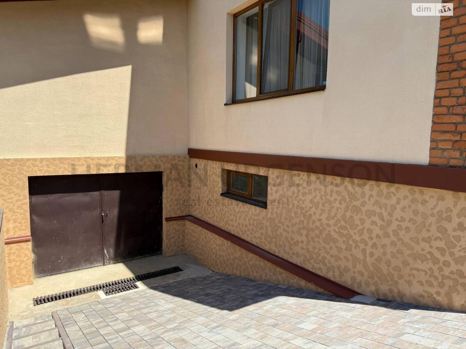 двоповерховий будинок з гаражем, 258 кв. м, цегла. Продаж у Ужгороді фото 1 двоповерховий будинок з гаражем, 258 кв. м, цегла. Продаж у Ужгороді фото 1