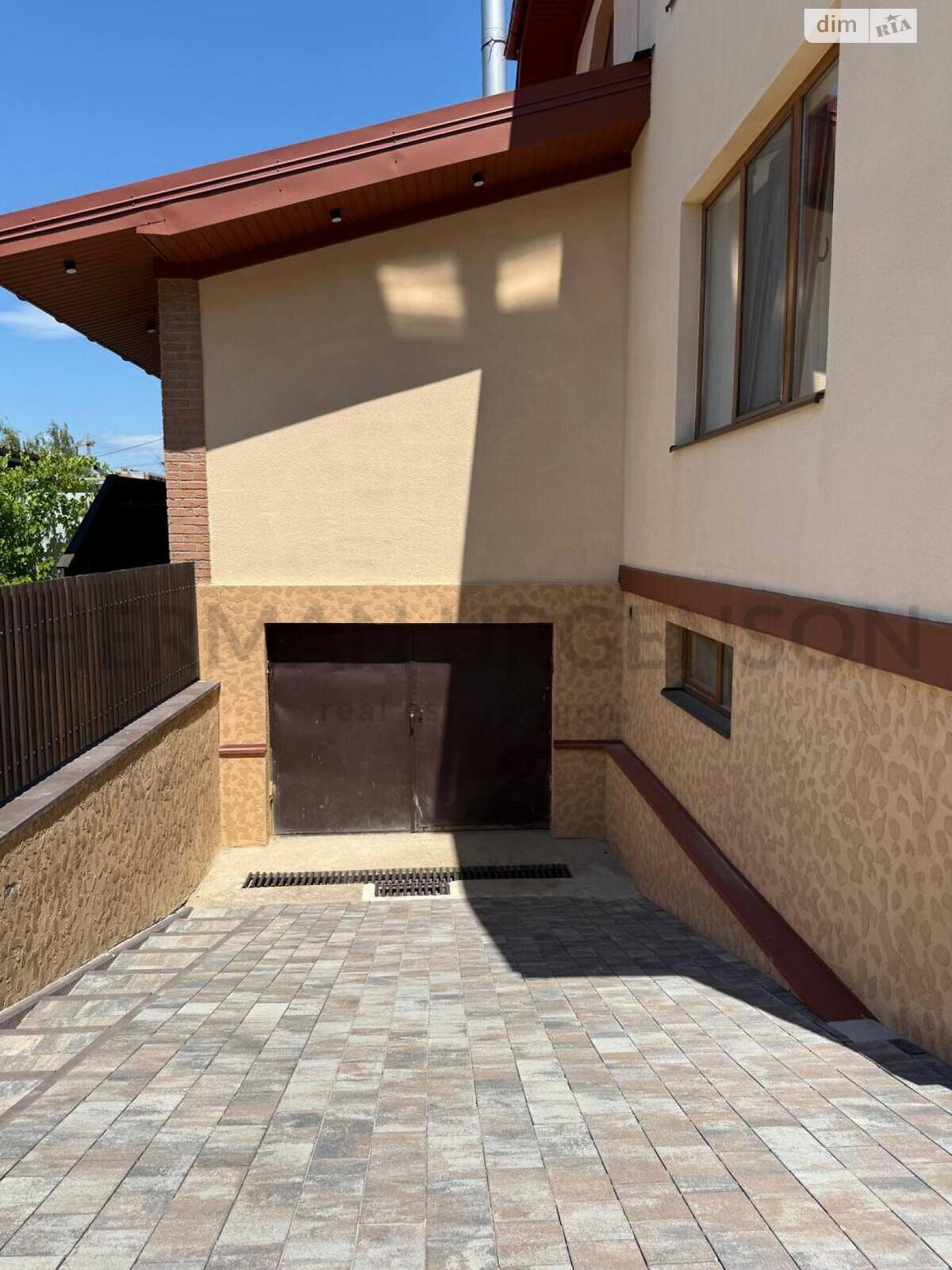 двоповерховий будинок з гаражем, 258 кв. м, цегла. Продаж у Ужгороді фото 1 двоповерховий будинок з гаражем, 258 кв. м, цегла. Продаж у Ужгороді фото 1