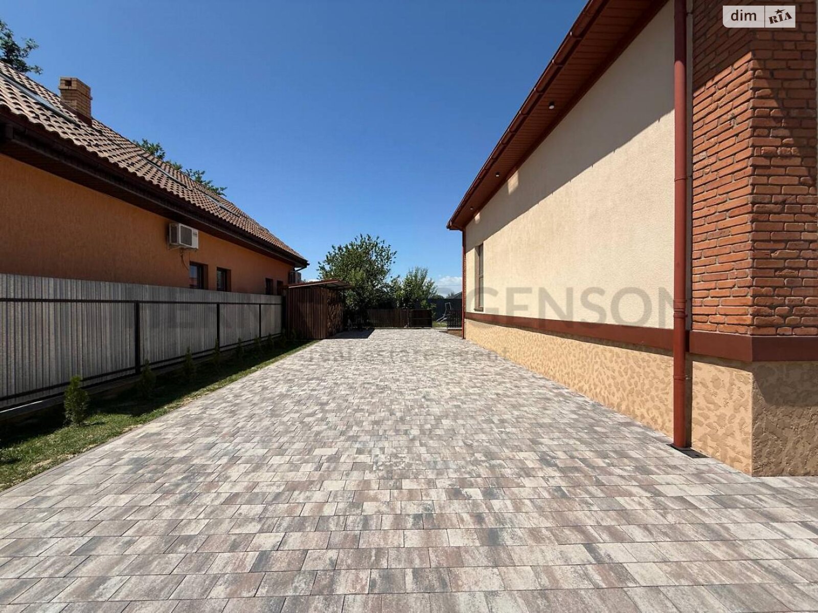 двоповерховий будинок з гаражем, 258 кв. м, цегла. Продаж у Ужгороді фото 1 двоповерховий будинок з гаражем, 258 кв. м, цегла. Продаж у Ужгороді фото 1