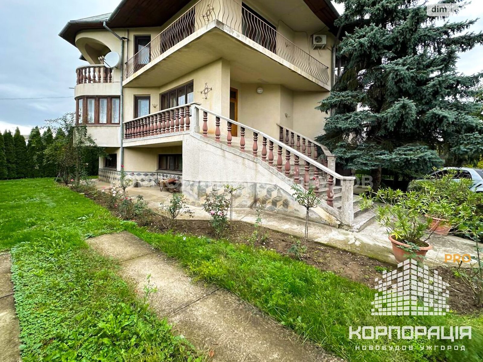 триповерховий будинок з ремонтом, 286.5 кв. м, цегла. Продаж у Ужгороді фото 1