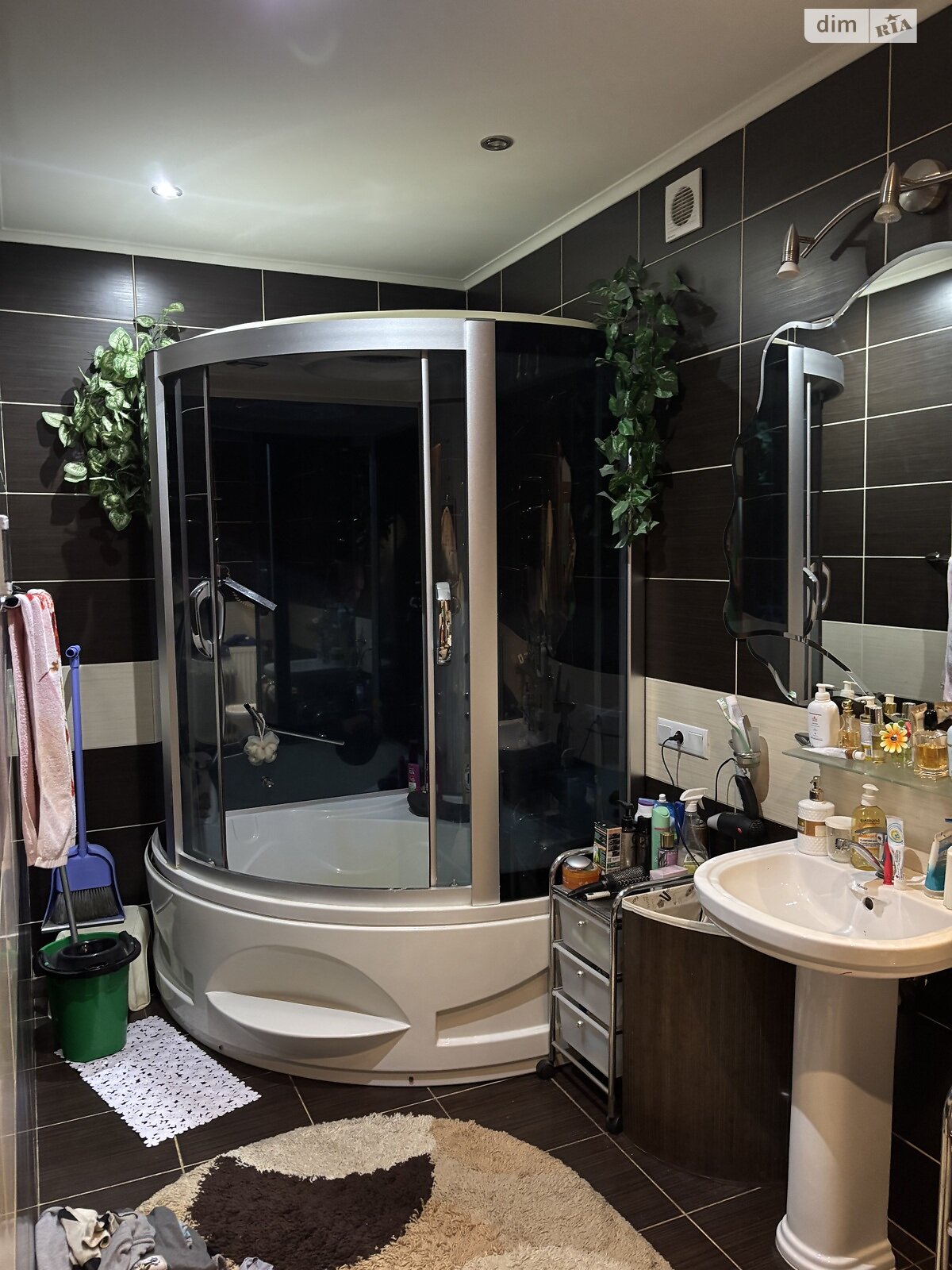 двухэтажный дом с гаражом, 296.5 кв. м, кирпич. Продажа в Ужгороде фото 1 двухэтажный дом с гаражом, 296.5 кв. м, кирпич. Продажа в Ужгороде фото 1