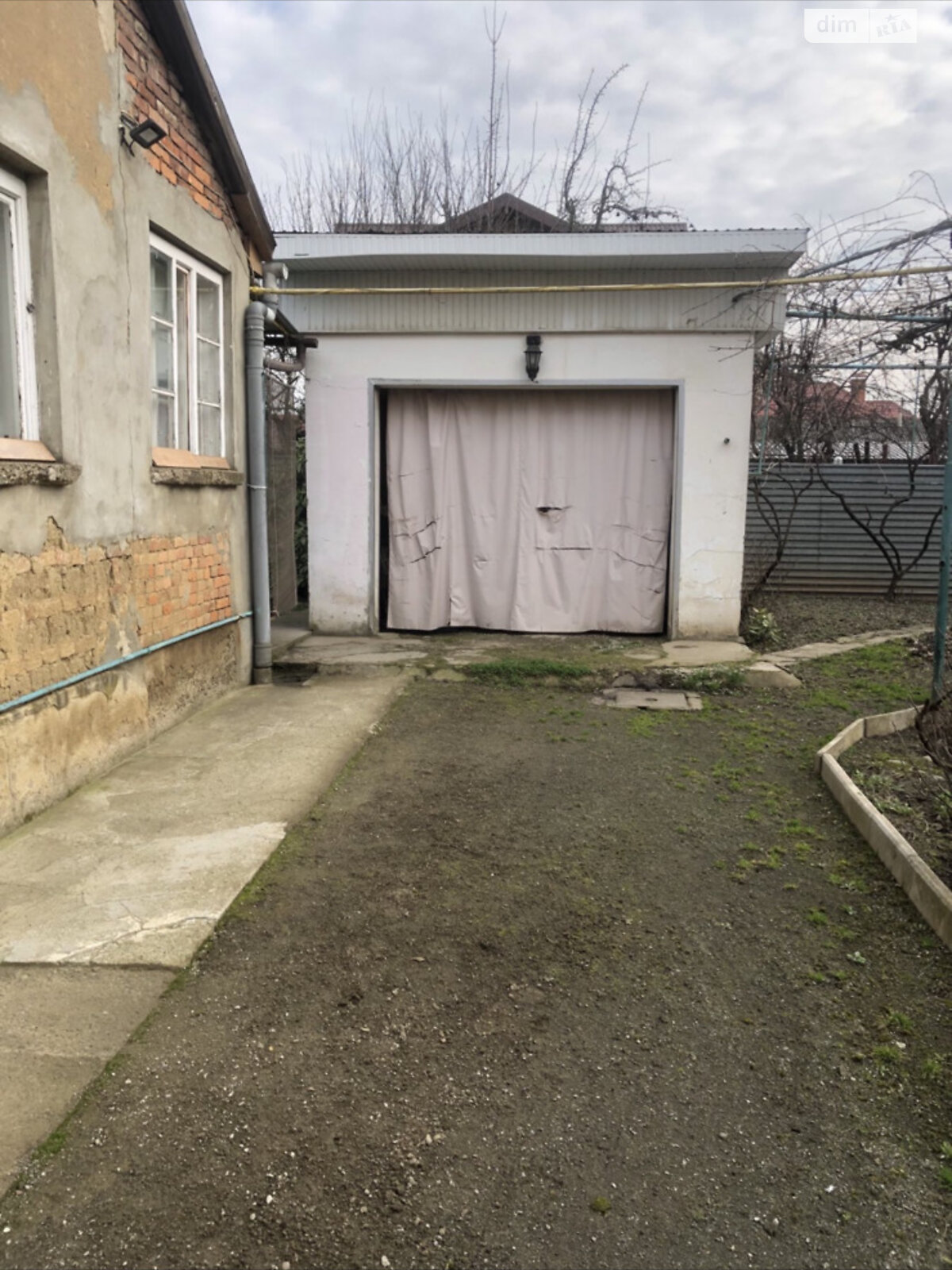 одноэтажный дом с гаражом, 78 кв. м, кирпич саманный. Продажа в Ужгороде район Центр фото 1