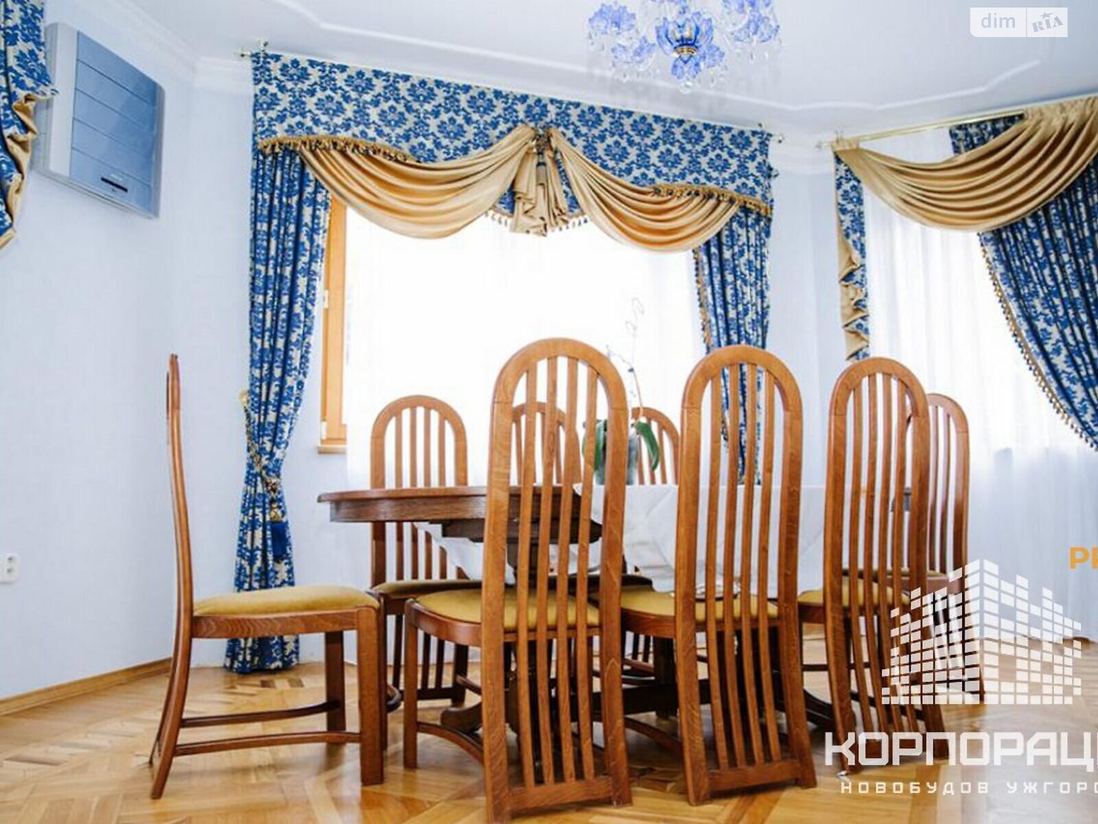 триповерховий будинок з гаражем, 456 кв. м, цегла. Продаж в Ужгороді, район Центр фото 1